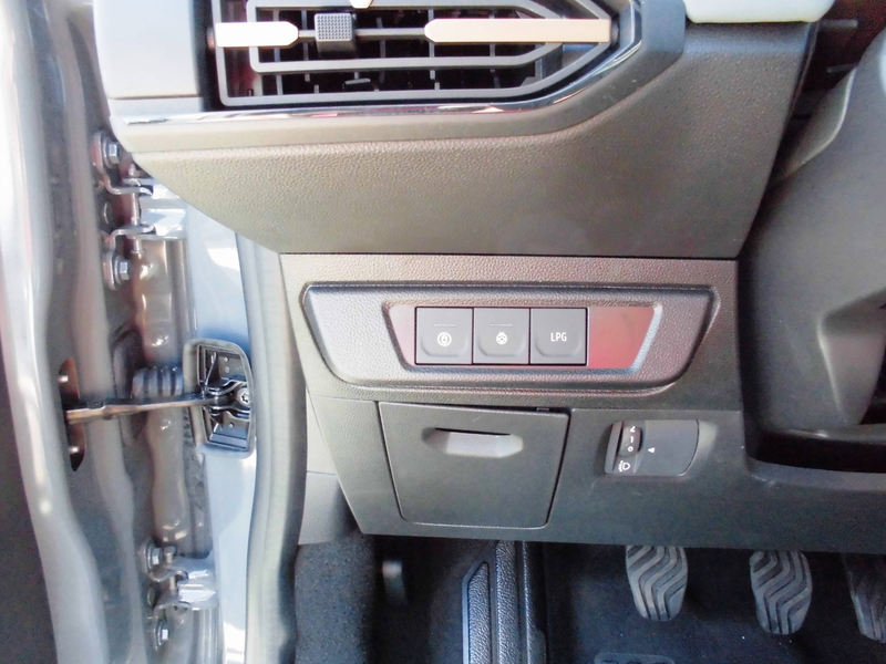 Dacia Jogger Expression mit Klimaautomatik, Sitzheizung, Kamera — photo 5