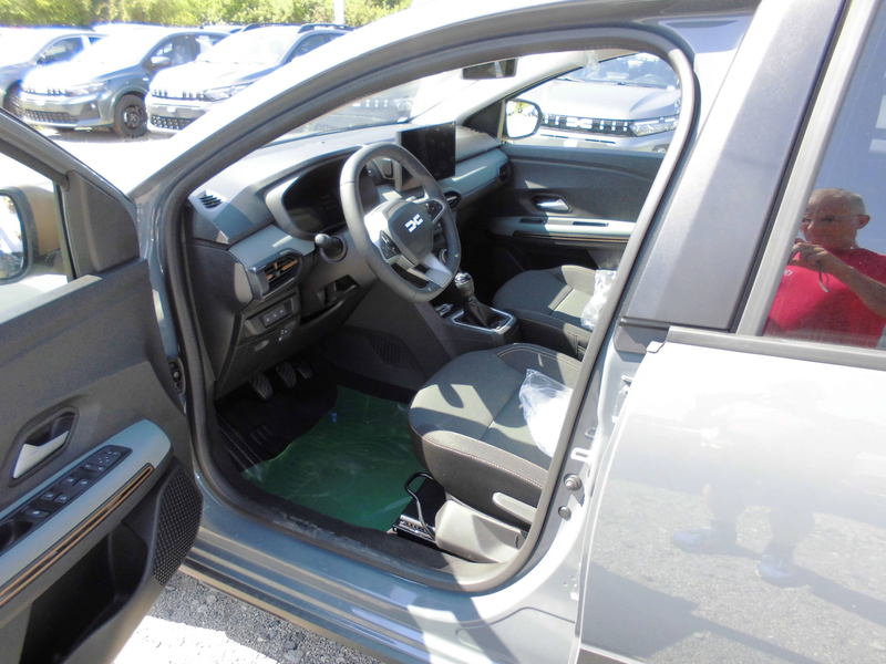 Dacia Jogger Expression mit Klimaautomatik, Sitzheizung, Kamera — photo 3
