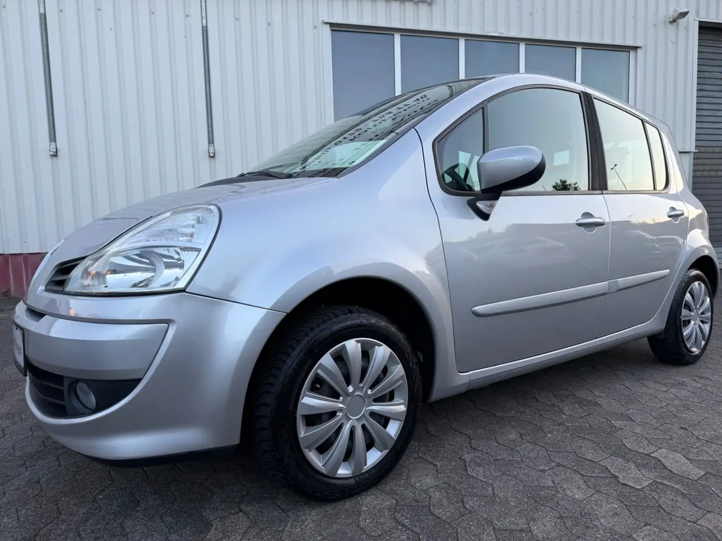 Renault Modus 1,2 16V 58kW 79PS Automatik/PDC/Klima/54km Silber - 2