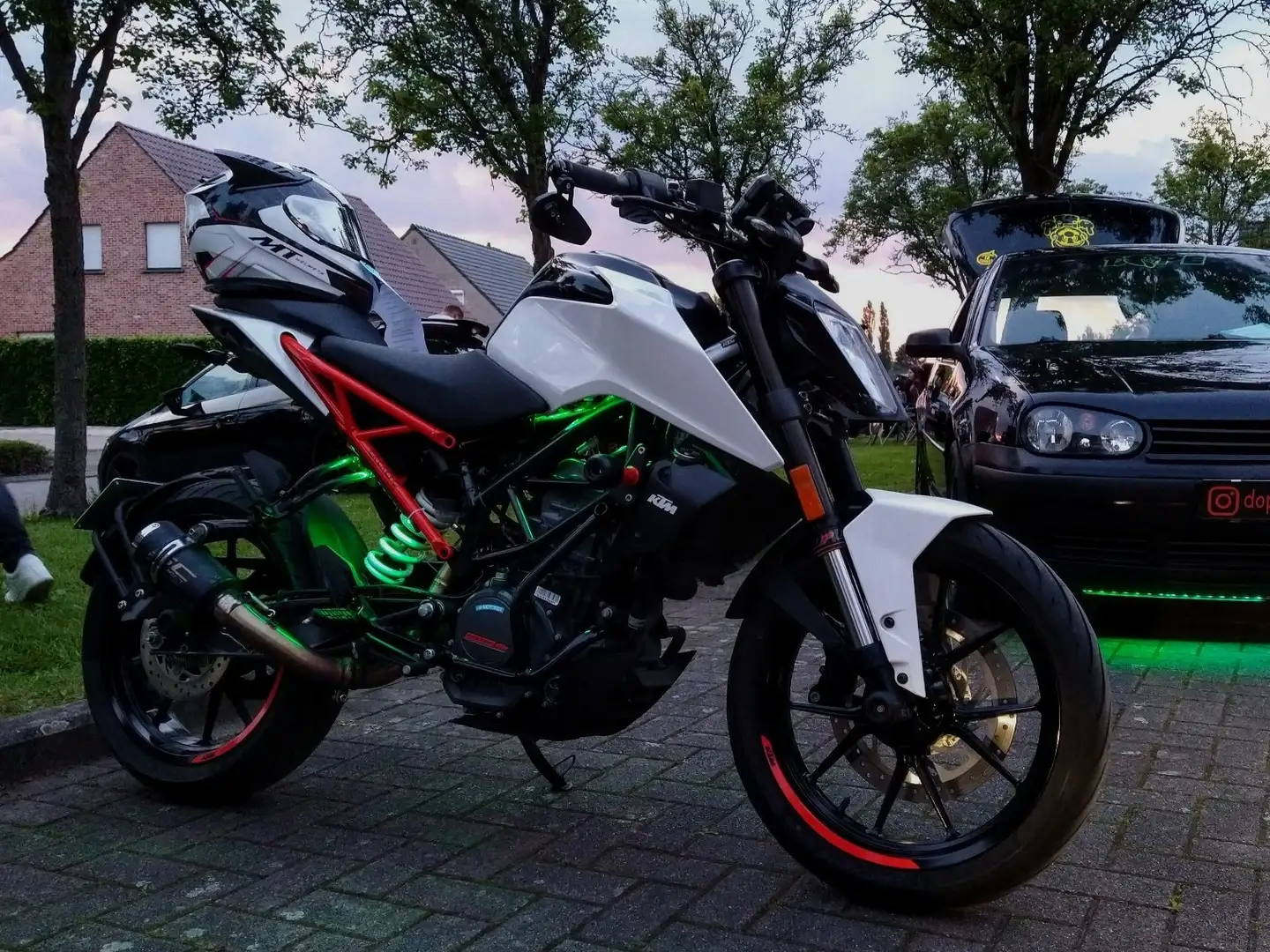 KTM 125 Duke naked bike Alb - 2