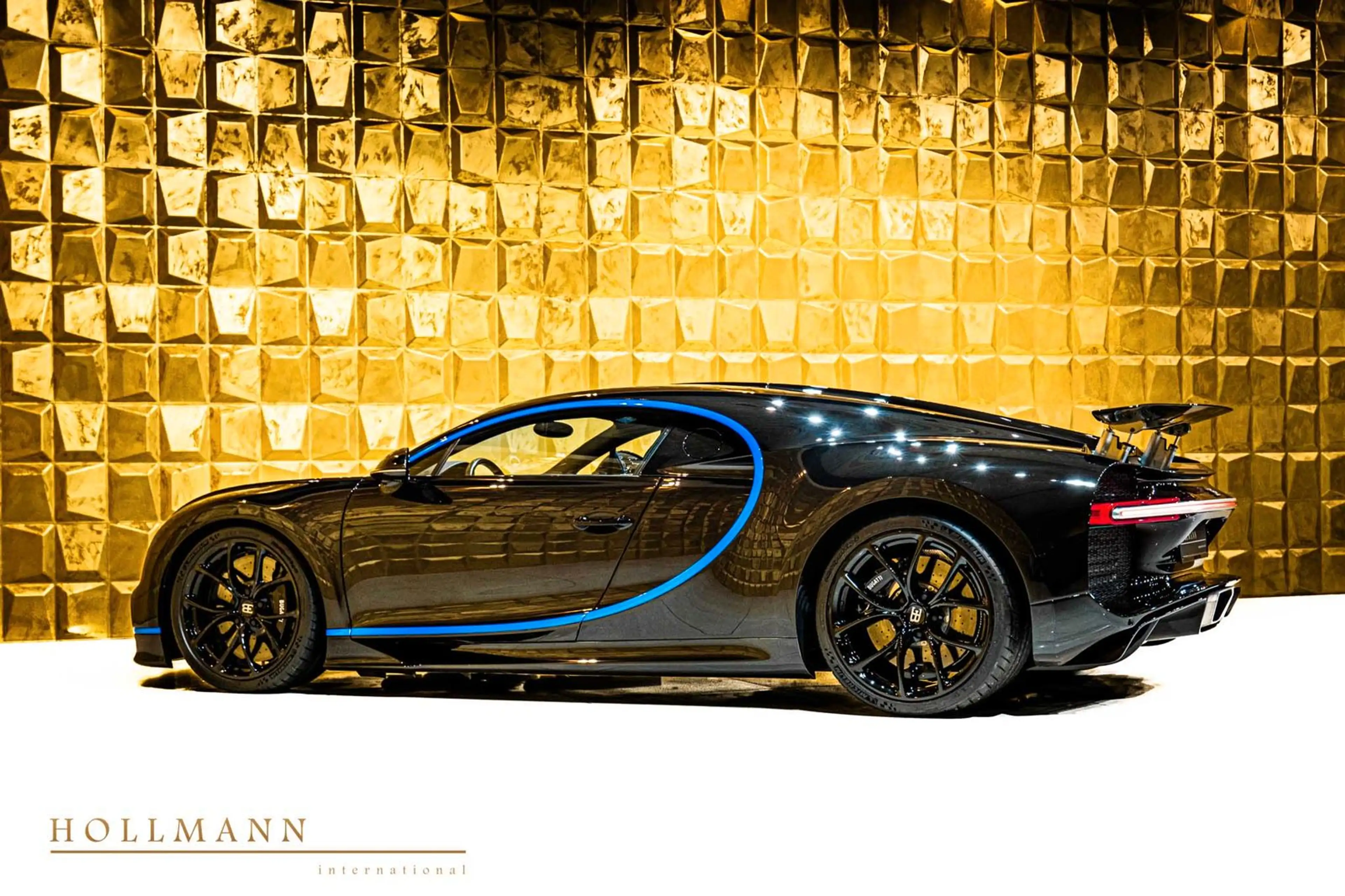 Bugatti Chiron + W16 + 1500 PS + FULL CARBON FIBRE + — photo 13