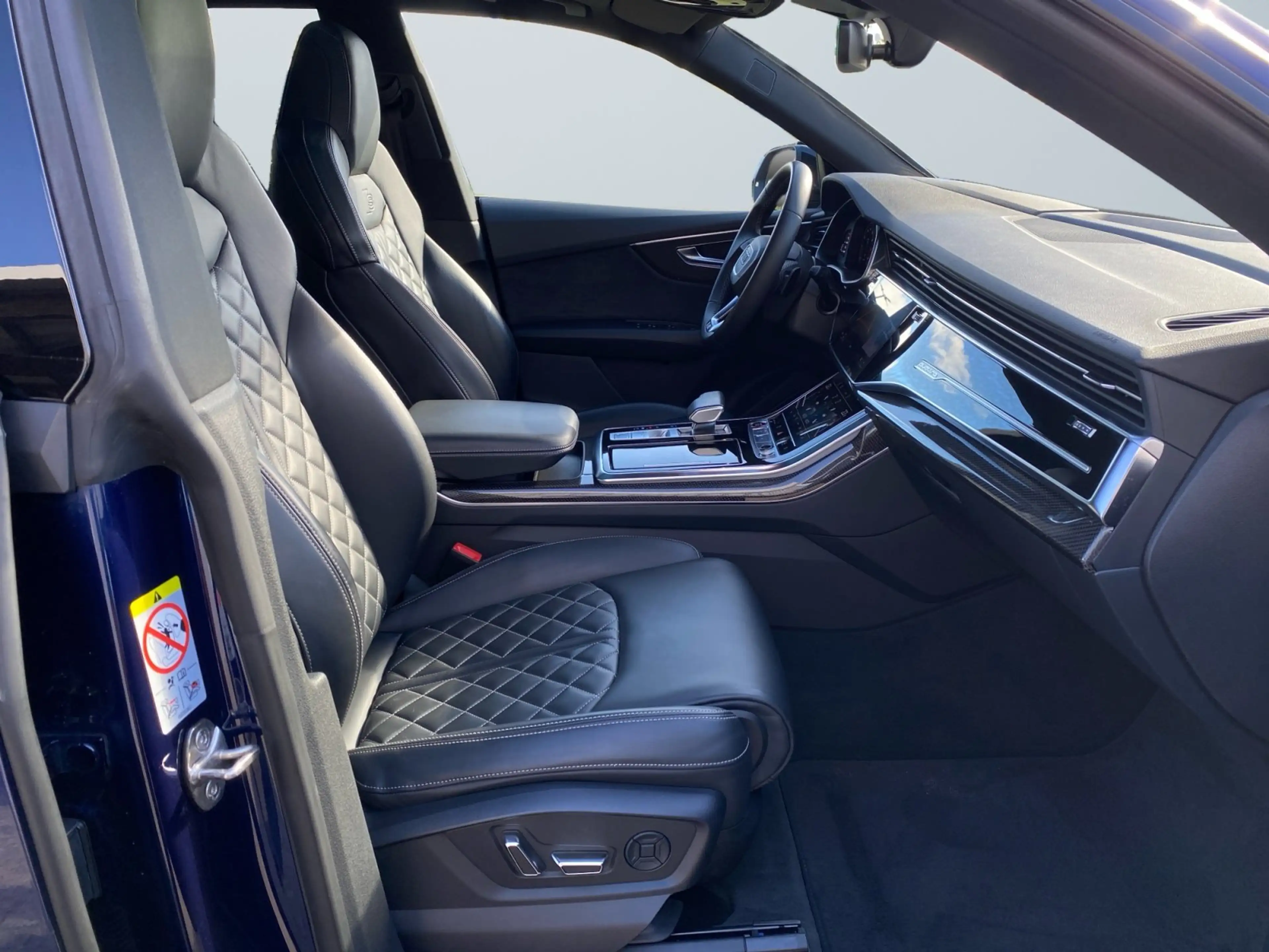 Audi SQ8 Quattro 4.0 TFSI ACC+4xSHZ+KAM360+PANO — photo 10