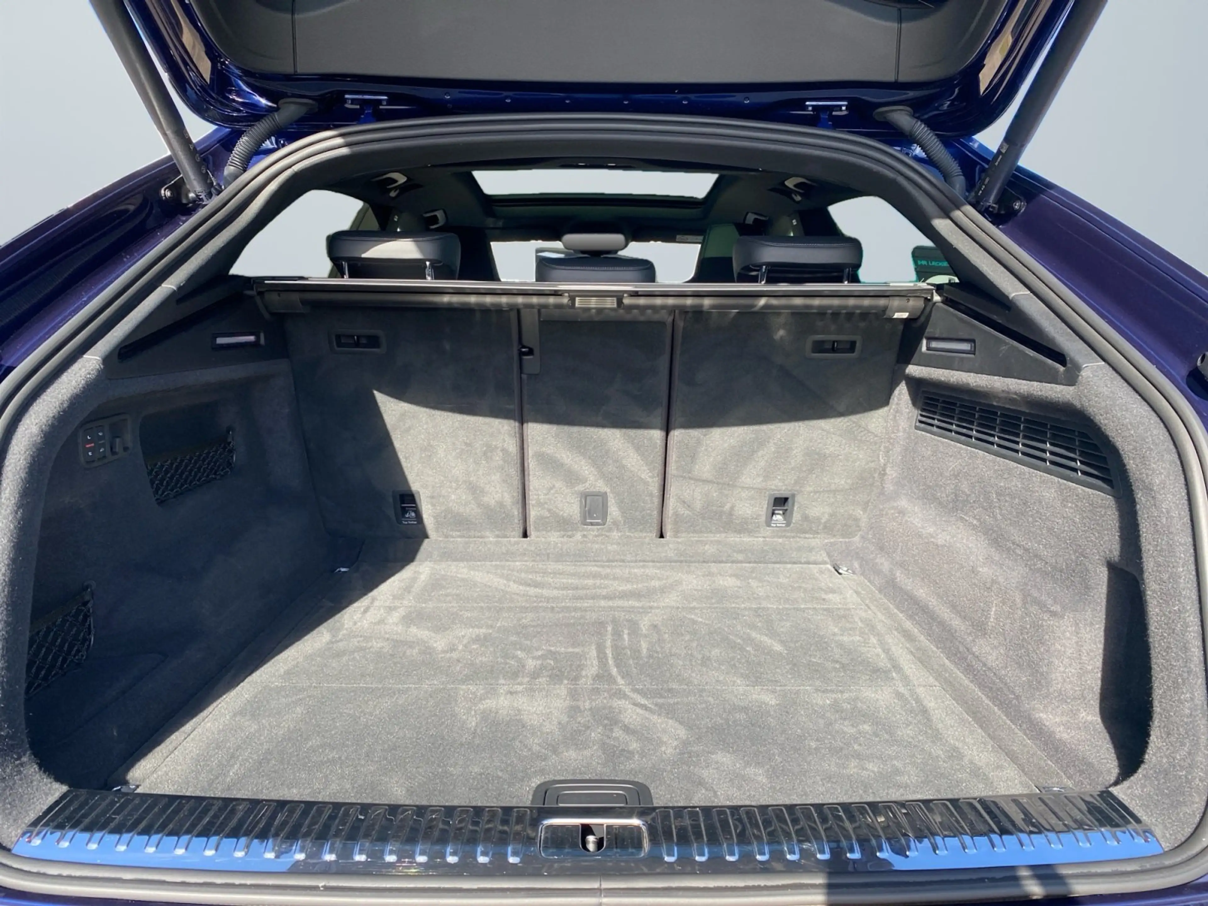 Audi SQ8 Quattro 4.0 TFSI ACC+4xSHZ+KAM360+PANO — photo 14