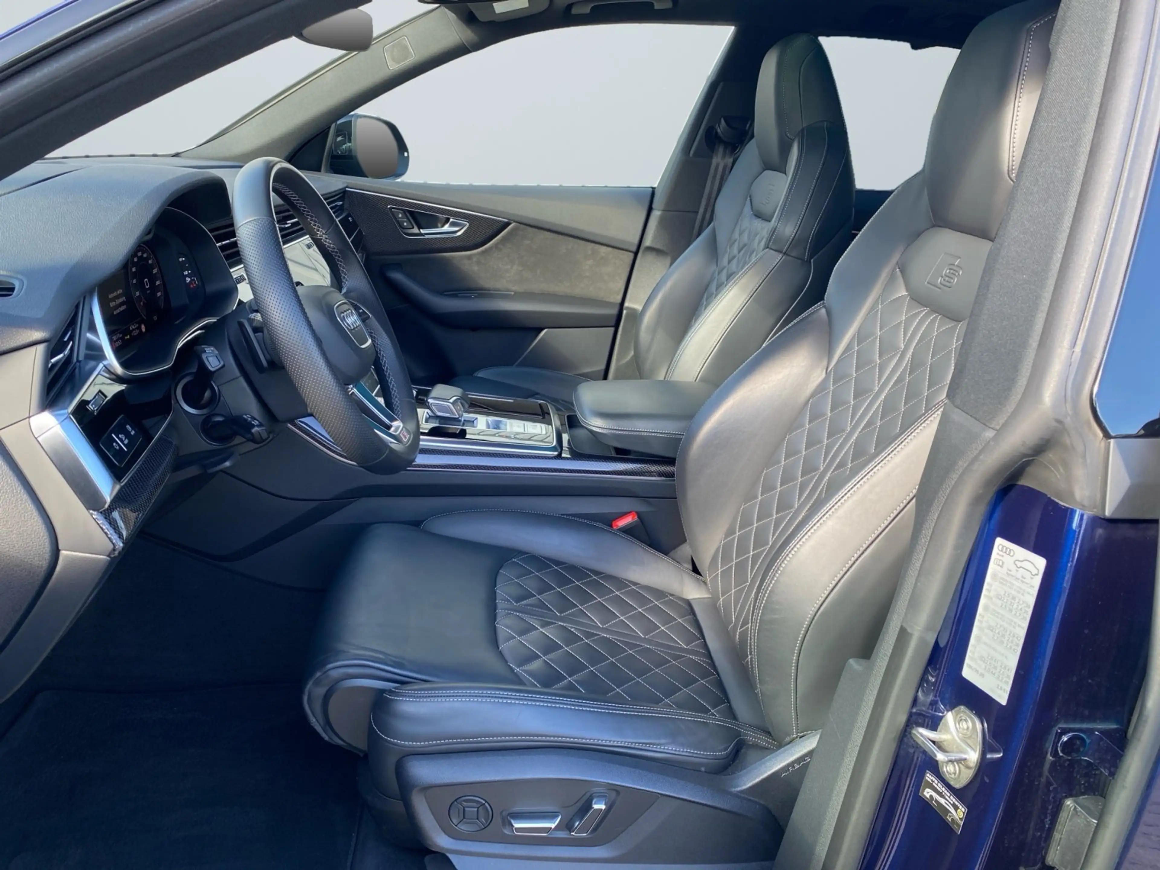Audi SQ8 Quattro 4.0 TFSI ACC+4xSHZ+KAM360+PANO — photo 7