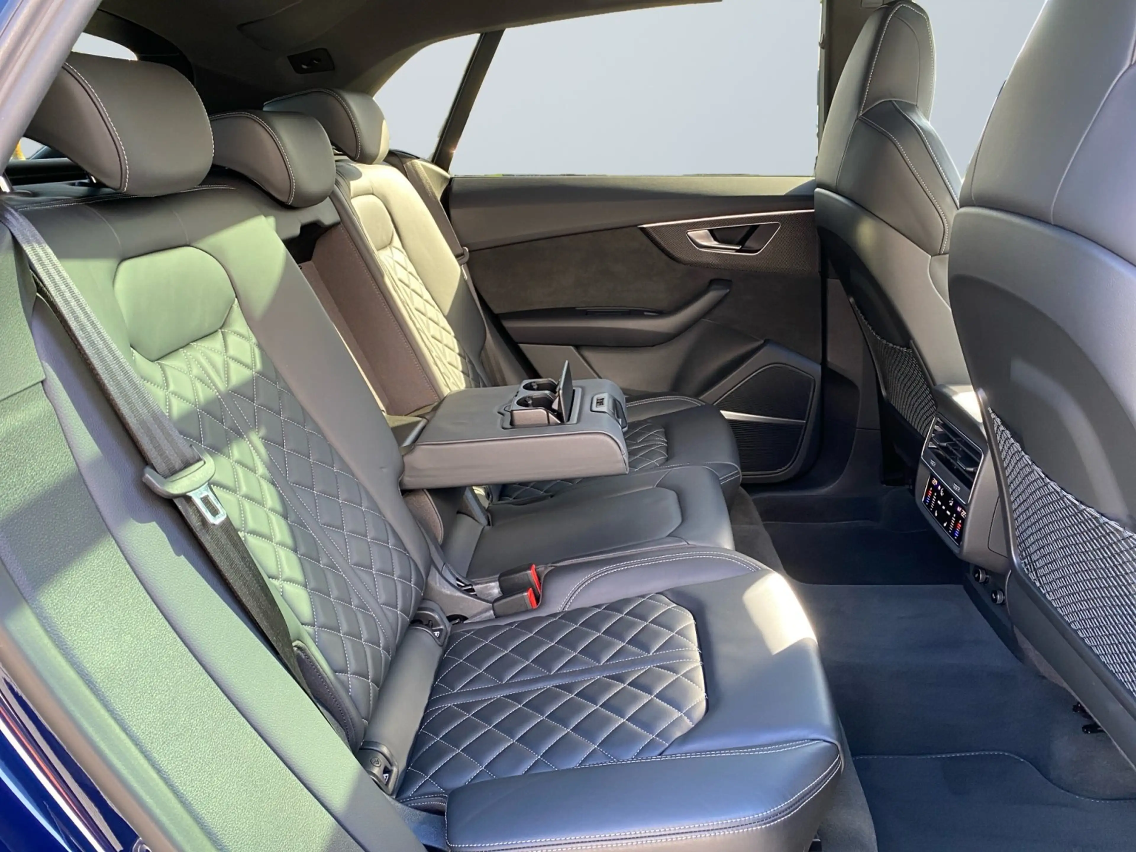 Audi SQ8 Quattro 4.0 TFSI ACC+4xSHZ+KAM360+PANO — photo 11