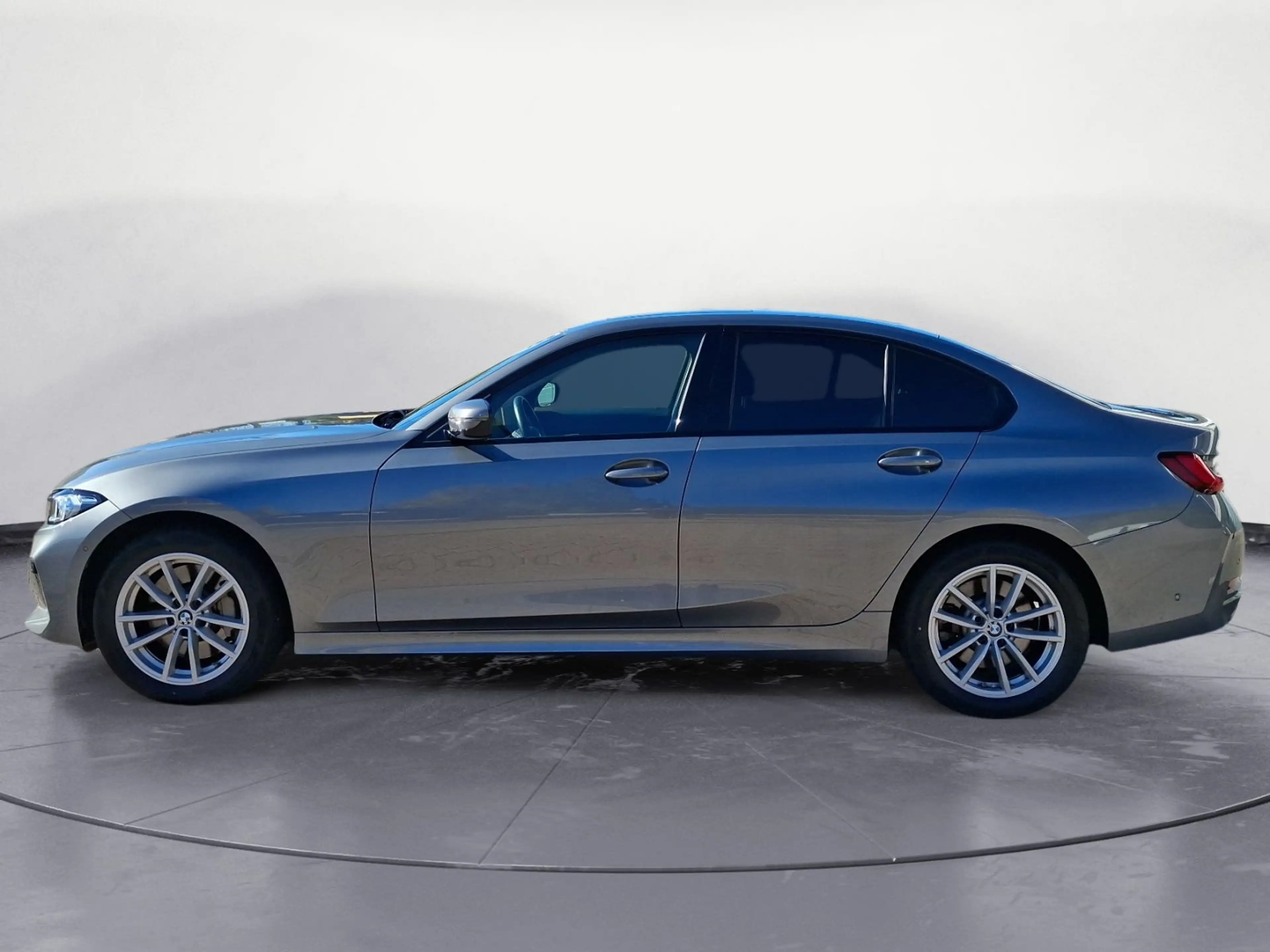 BMW 330 i Automatic Innovationsp. Klimaaut. Glasdach — photo 4