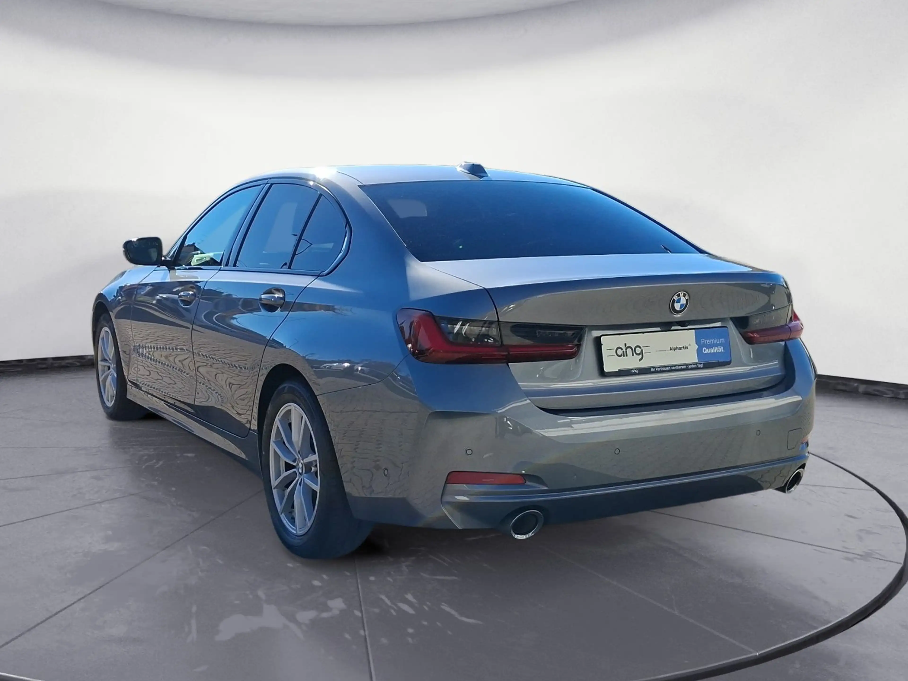 BMW 330 i Automatic Innovationsp. Klimaaut. Glasdach — photo 5
