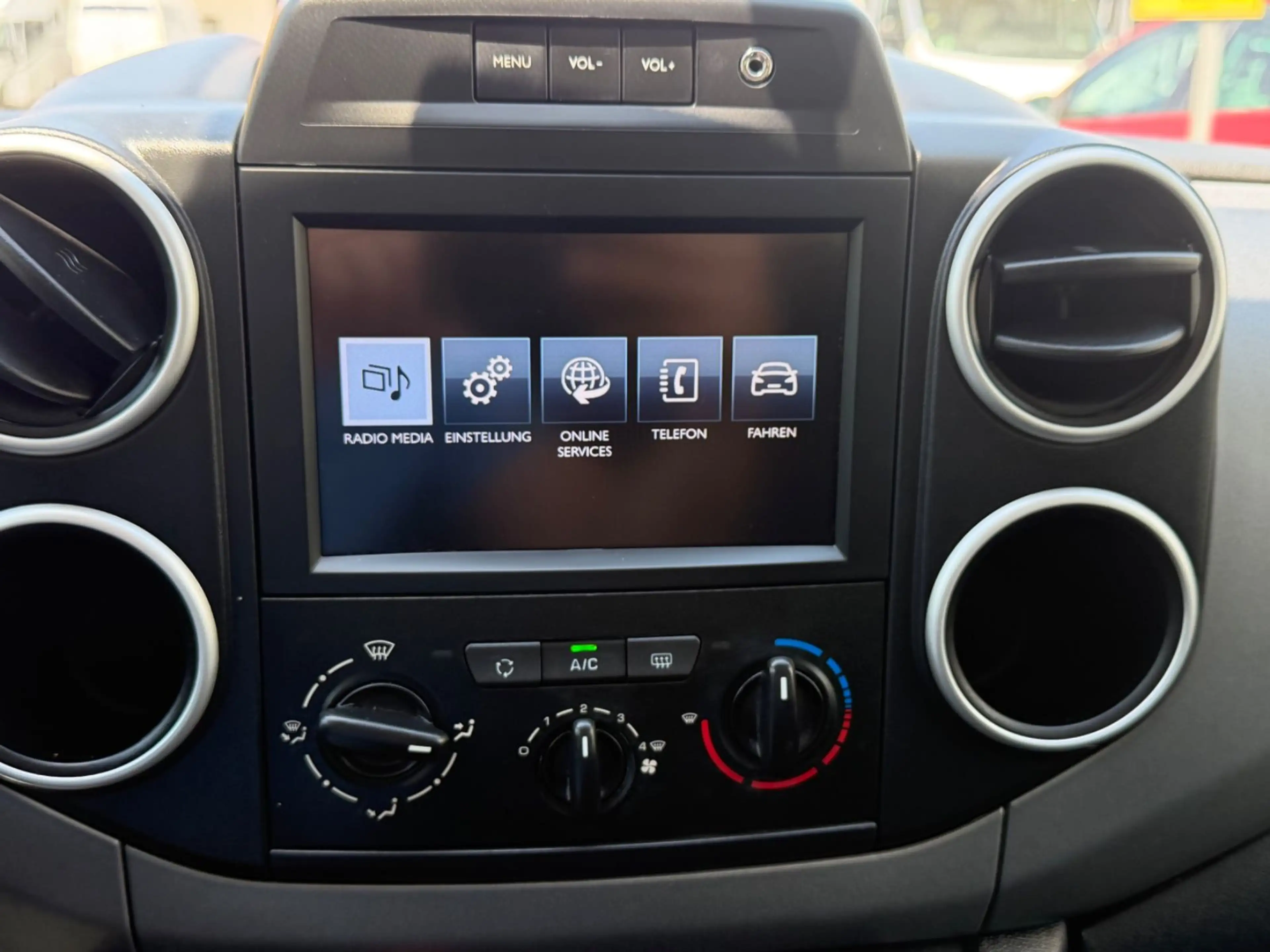 Peugeot Partner Allure 1.2 e-THP Pure Tech — photo 15