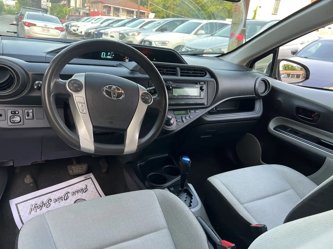 Toyota Prius c снимка Toyota Prius c