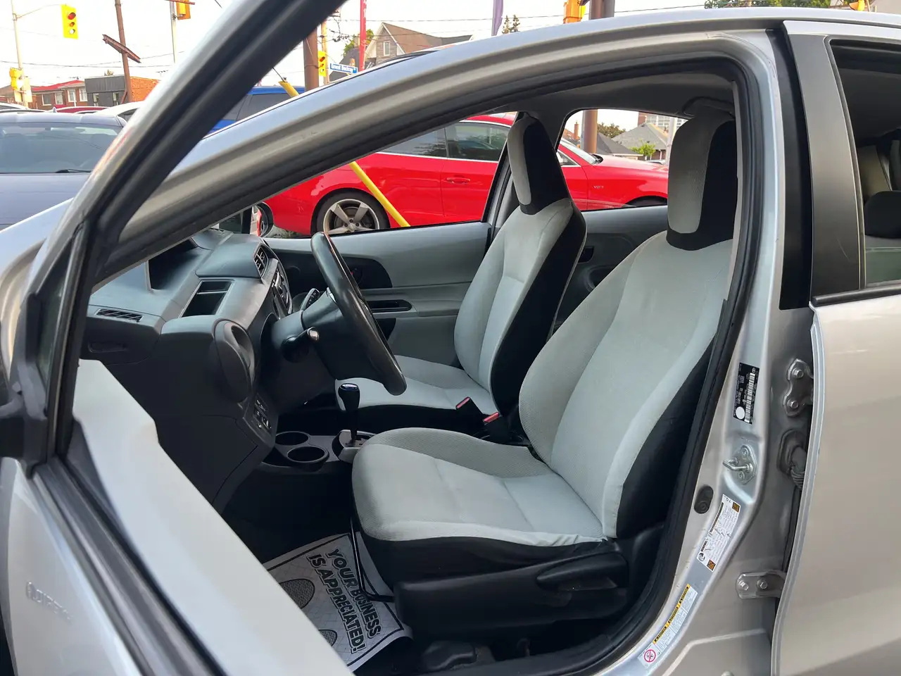 Toyota Prius c снимка Toyota Prius c