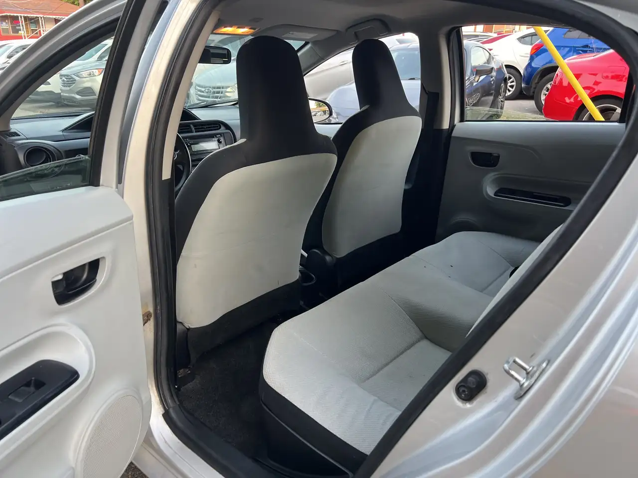 Toyota Prius c снимка Toyota Prius c
