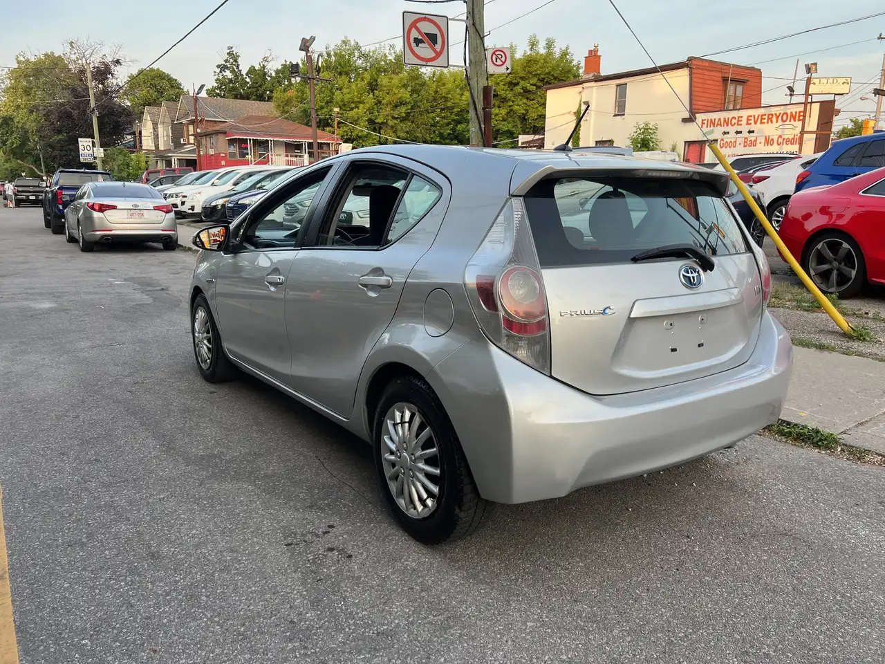 Toyota Prius c снимка Toyota Prius c