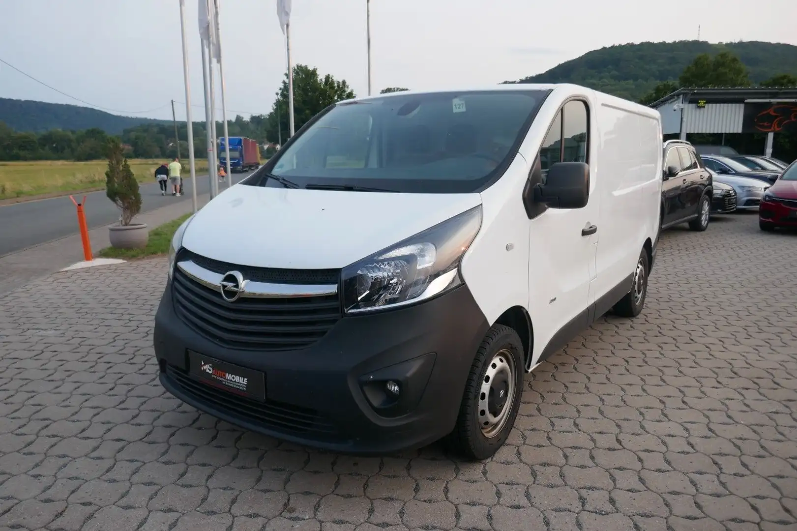 Opel Vivaro BKasten/Kombi KastenL1H1 2,9t Sortimo Umb Blanc - 1