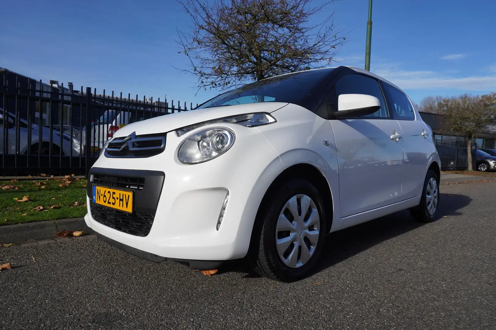 Citroen C1 1.0 VTi 72PK S&S 5D Feel AIRCO 16.562 KM NL-Auto Wit - 1