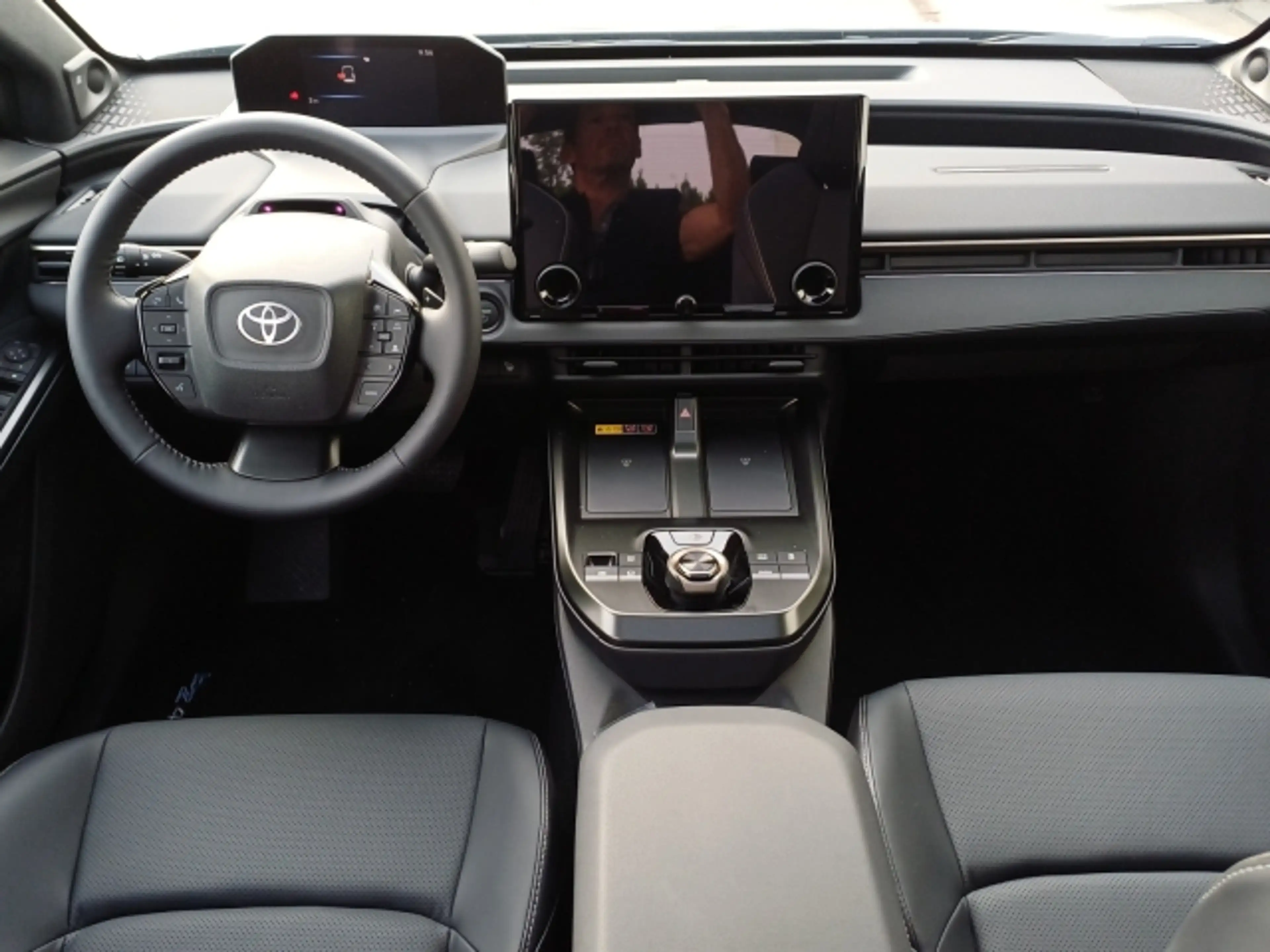 Toyota bZ4X BEV 165kW 4x2 Lounge !! prompt verfügbar !! — photo 7