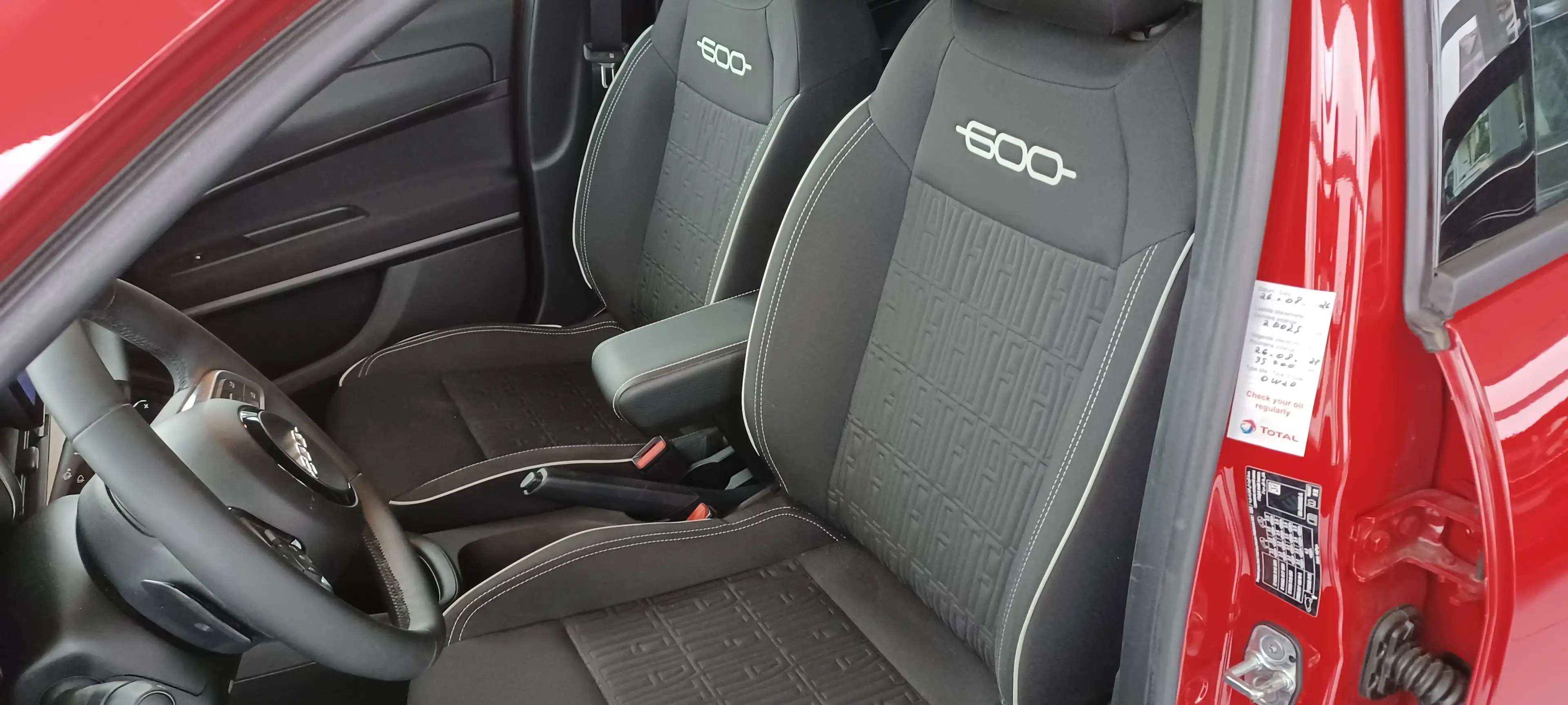 Fiat 600 600 1.2 Hybrid DCT — photo 8