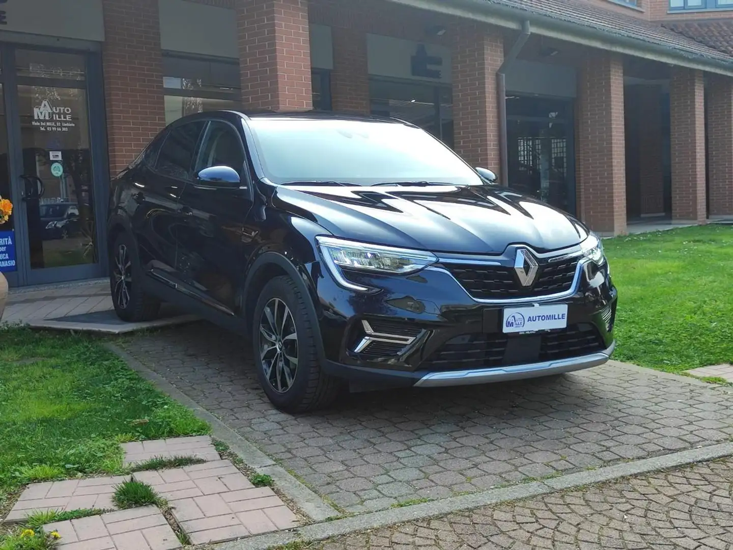 Renault Arkana Hybrid E-Tech 145 CV Intens Чорний - 1