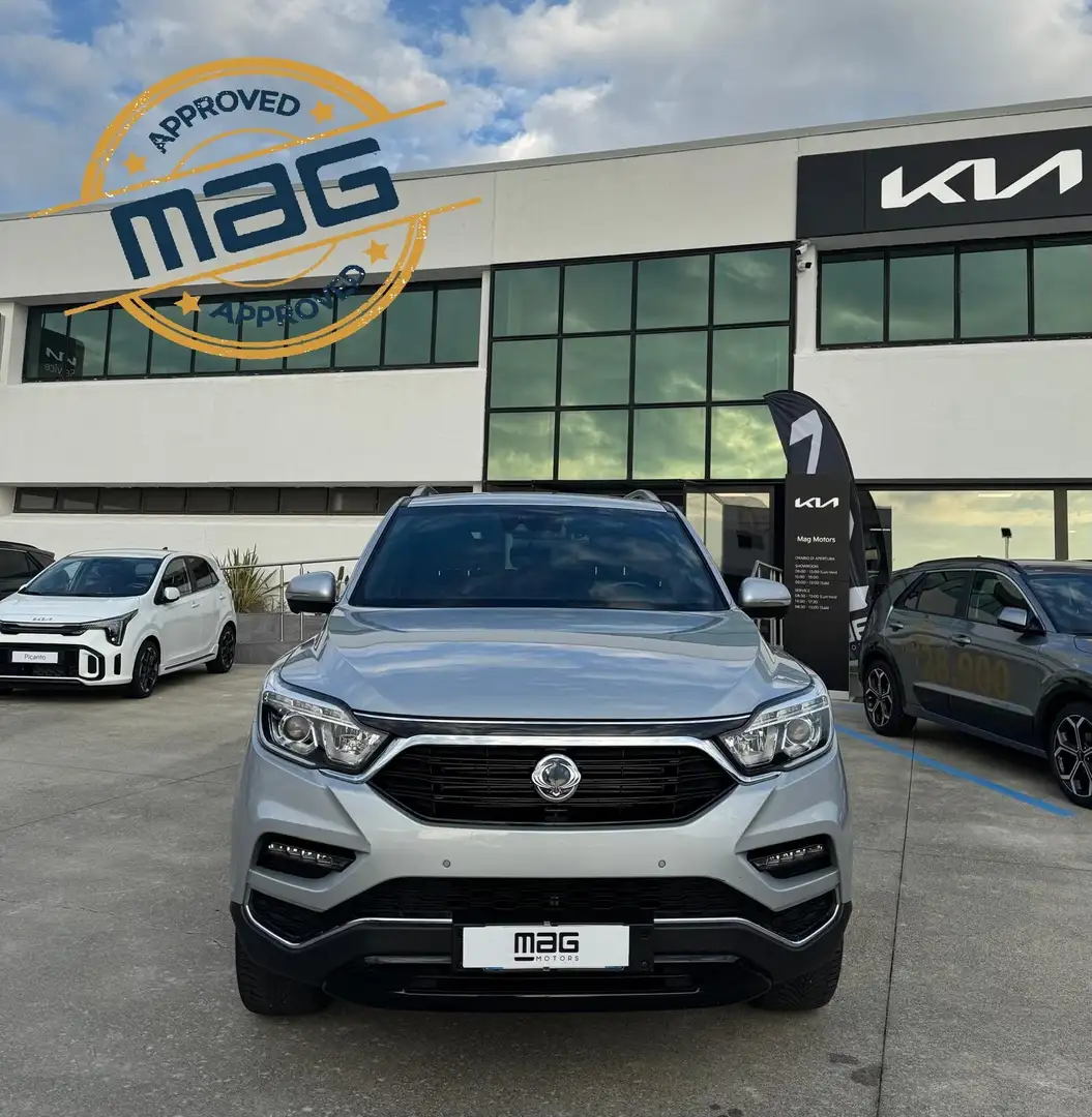 SsangYong Rexton 2.2 4WD Dream aut. Gris - 1