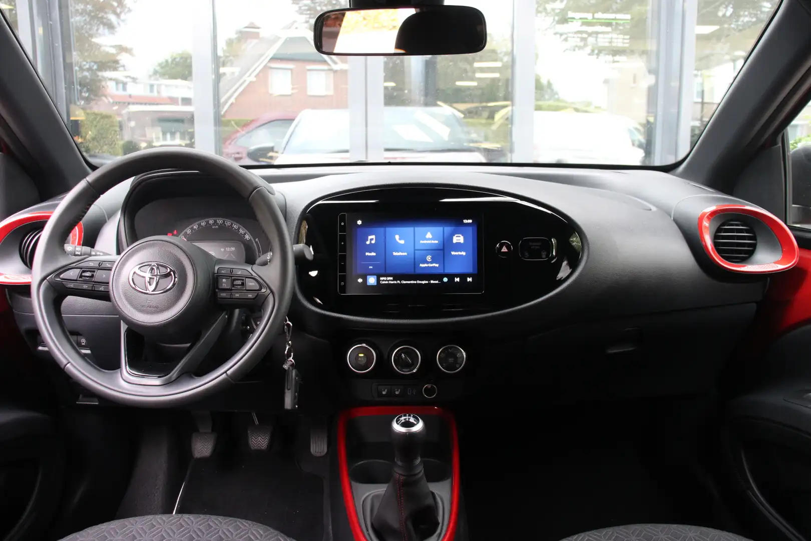 Toyota Aygo X 1.0 VVT-i MT Pulse Two-tone Rouge - 2