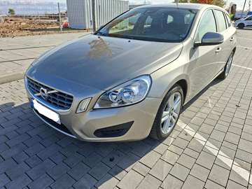 V60 D3 Momentum Aut. Momentum