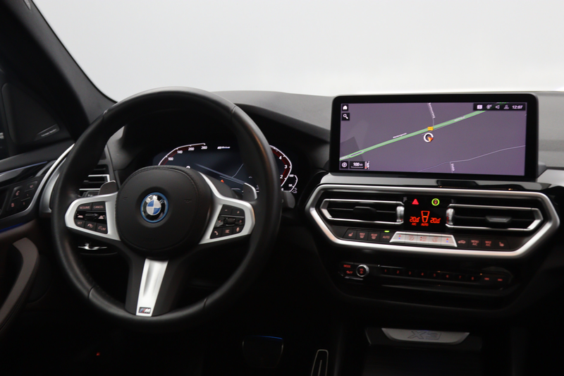 BMW X3 xDrive30e High Executive 293 PK M-Sport PHEV, Pano — photo 23