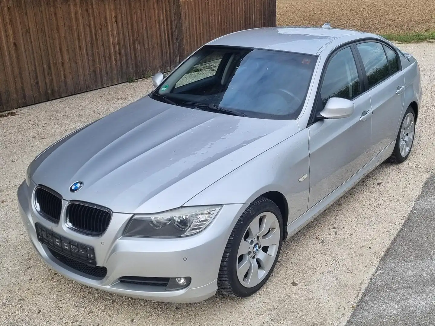 BMW 320 320dAutomatikEuro5NaviStandheizFreisprechTÜV426 Grau - 1