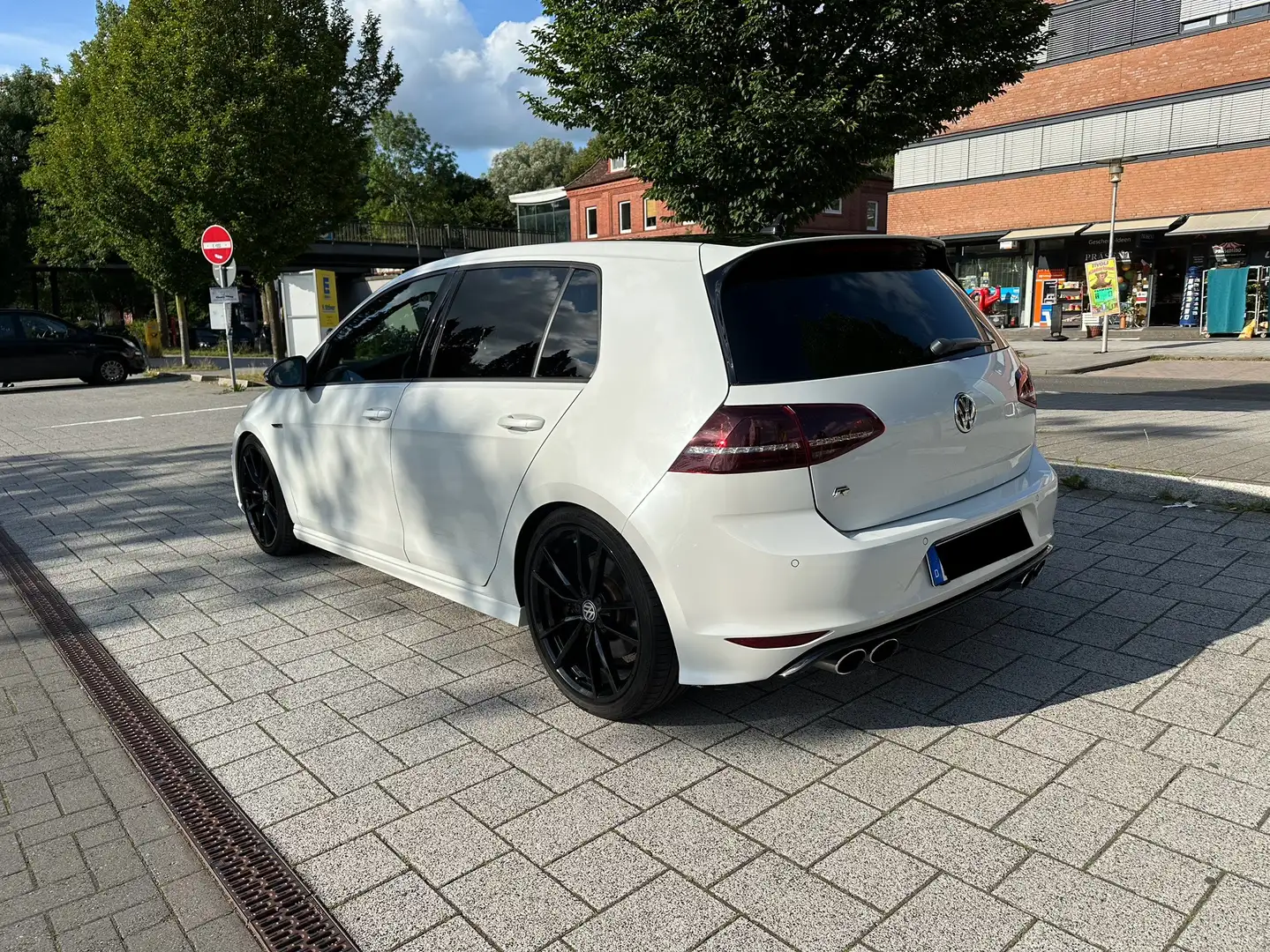 Volkswagen Golf R White - 1