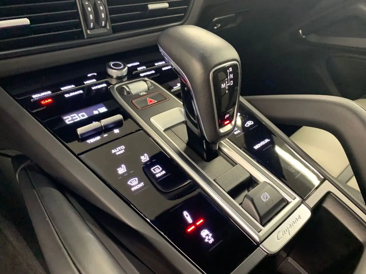 Porsche Cayenne снимка Porsche Cayenne
