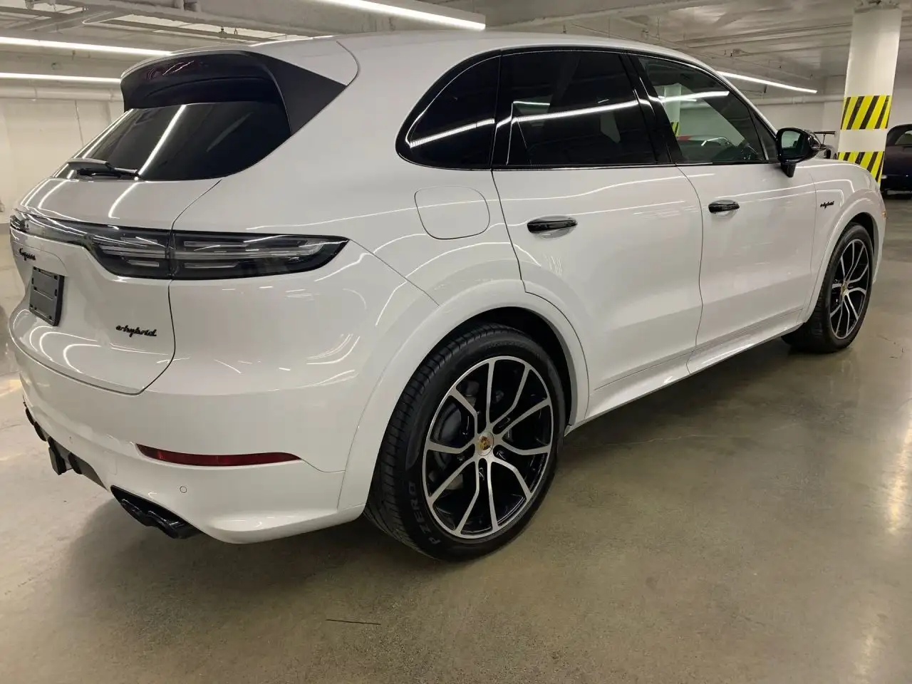 Porsche Cayenne снимка Porsche Cayenne