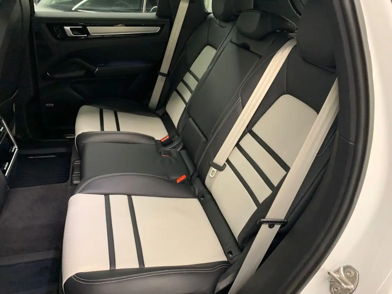 Porsche Cayenne снимка Porsche Cayenne