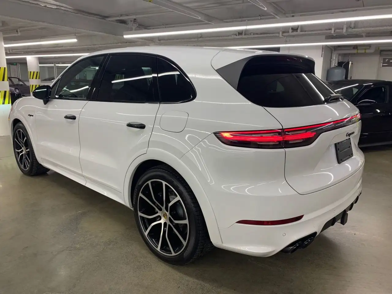 Porsche Cayenne снимка Porsche Cayenne