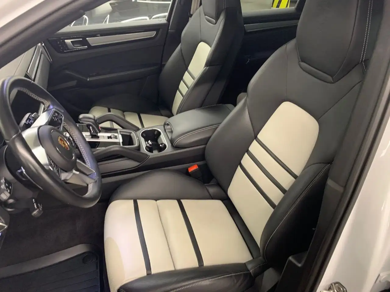 Porsche Cayenne снимка Porsche Cayenne