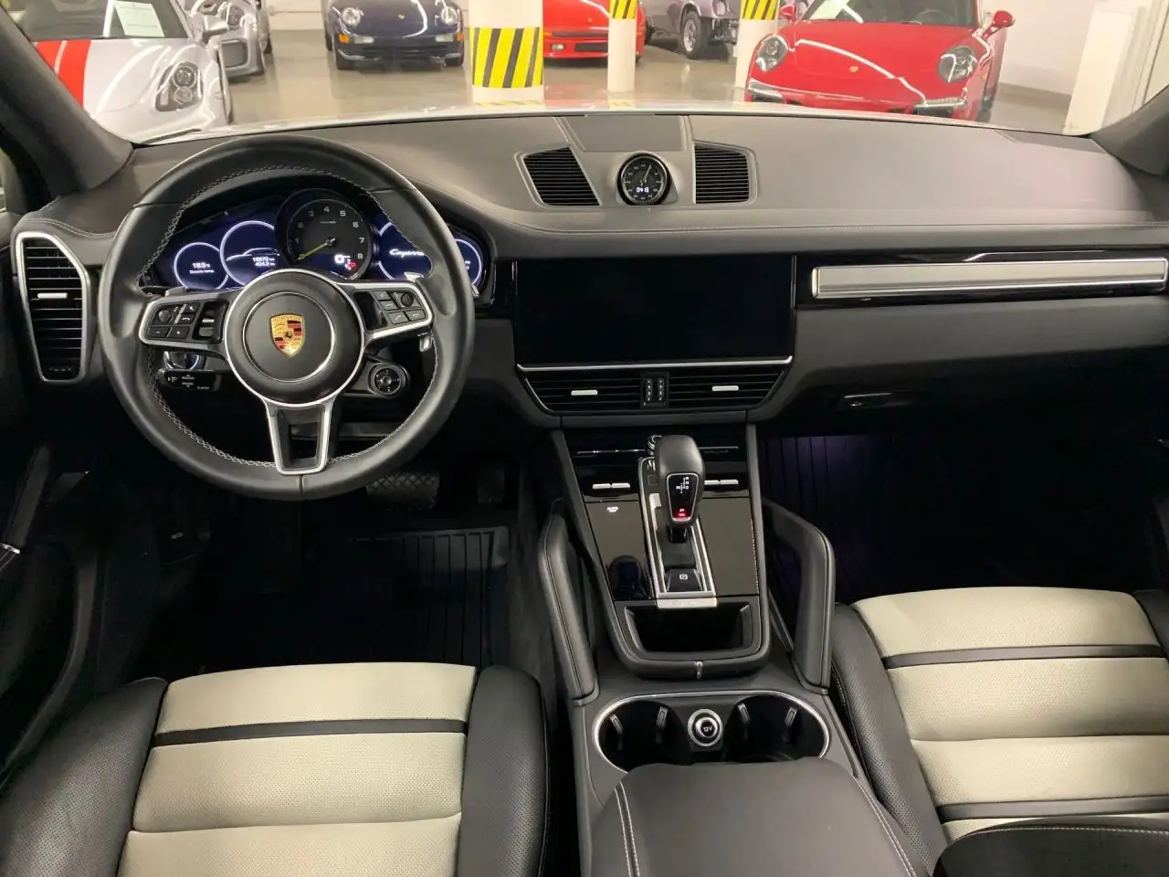 Porsche Cayenne снимка Porsche Cayenne