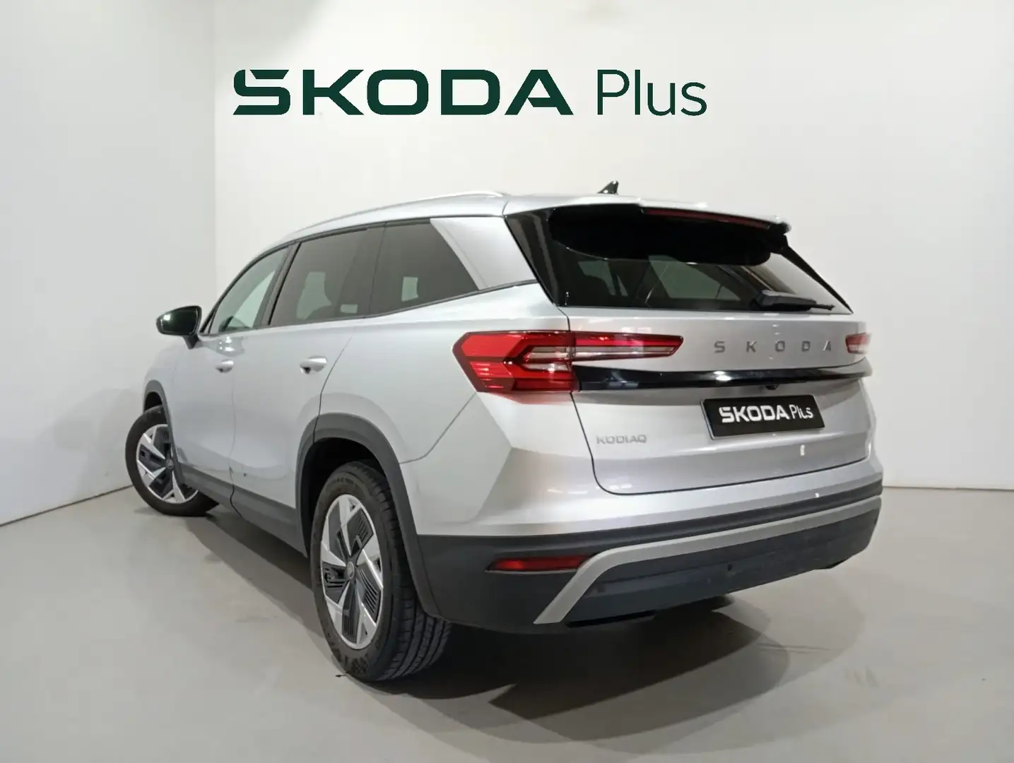 Skoda Kodiaq 1.5TSI m-HEV Selection 4x2 DSG 110kW Plateado - 2