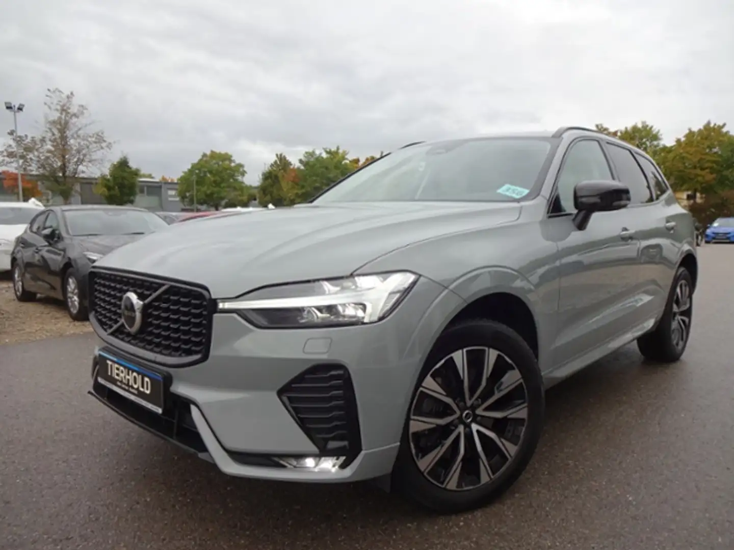 Volvo XC60 B4 Plus Dark 2WD AT Google ACC HK Allwetter Grau - 2