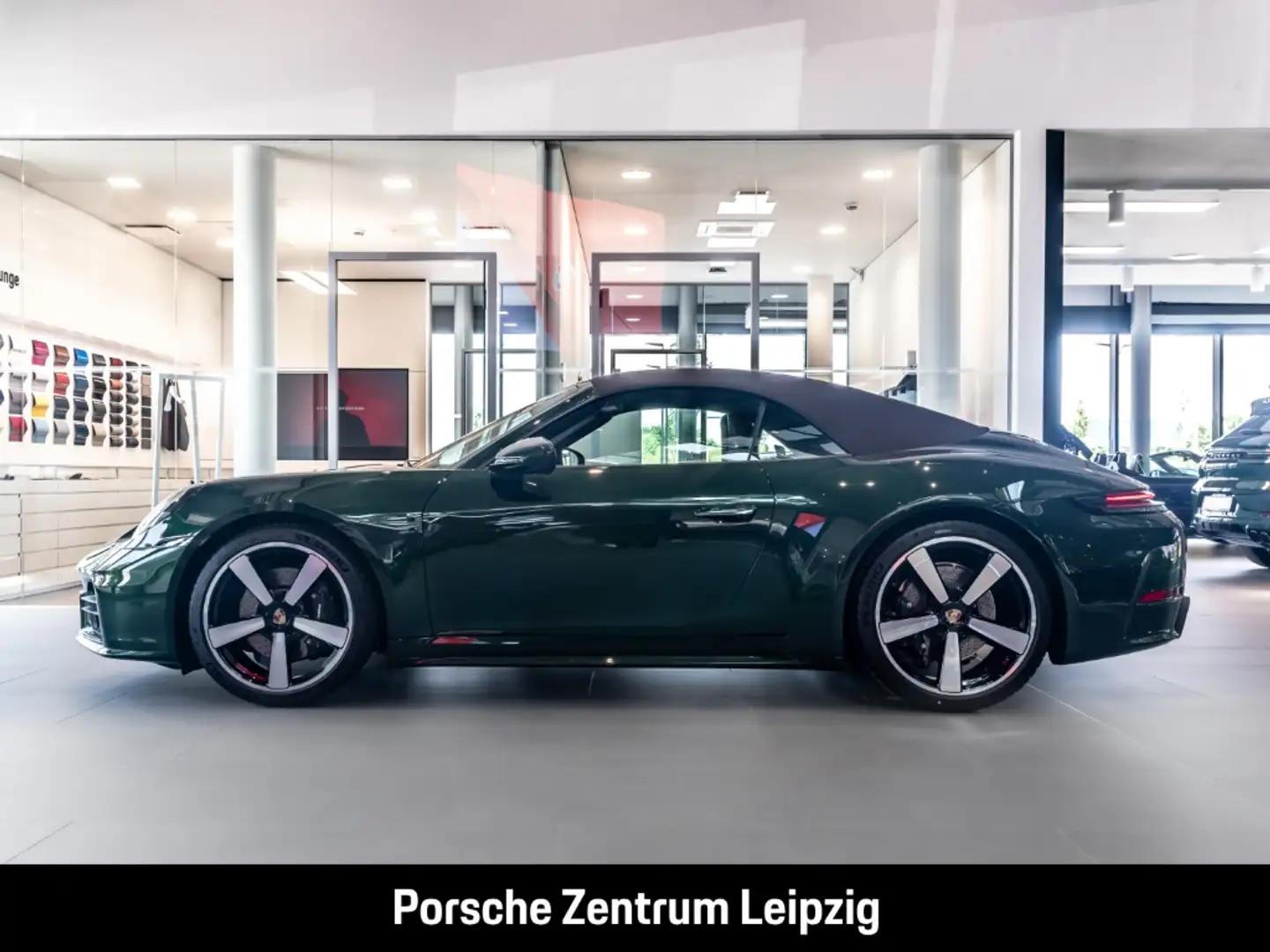 Porsche 992 911 Carrera Cabrio SportDesign Clubleder Sitzlüftu Groen - 2