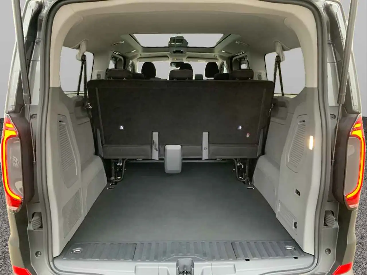 Volkswagen T7 Caravelle PanAmericana 4M Lang 9-S*AHK*PANO*NAV 8