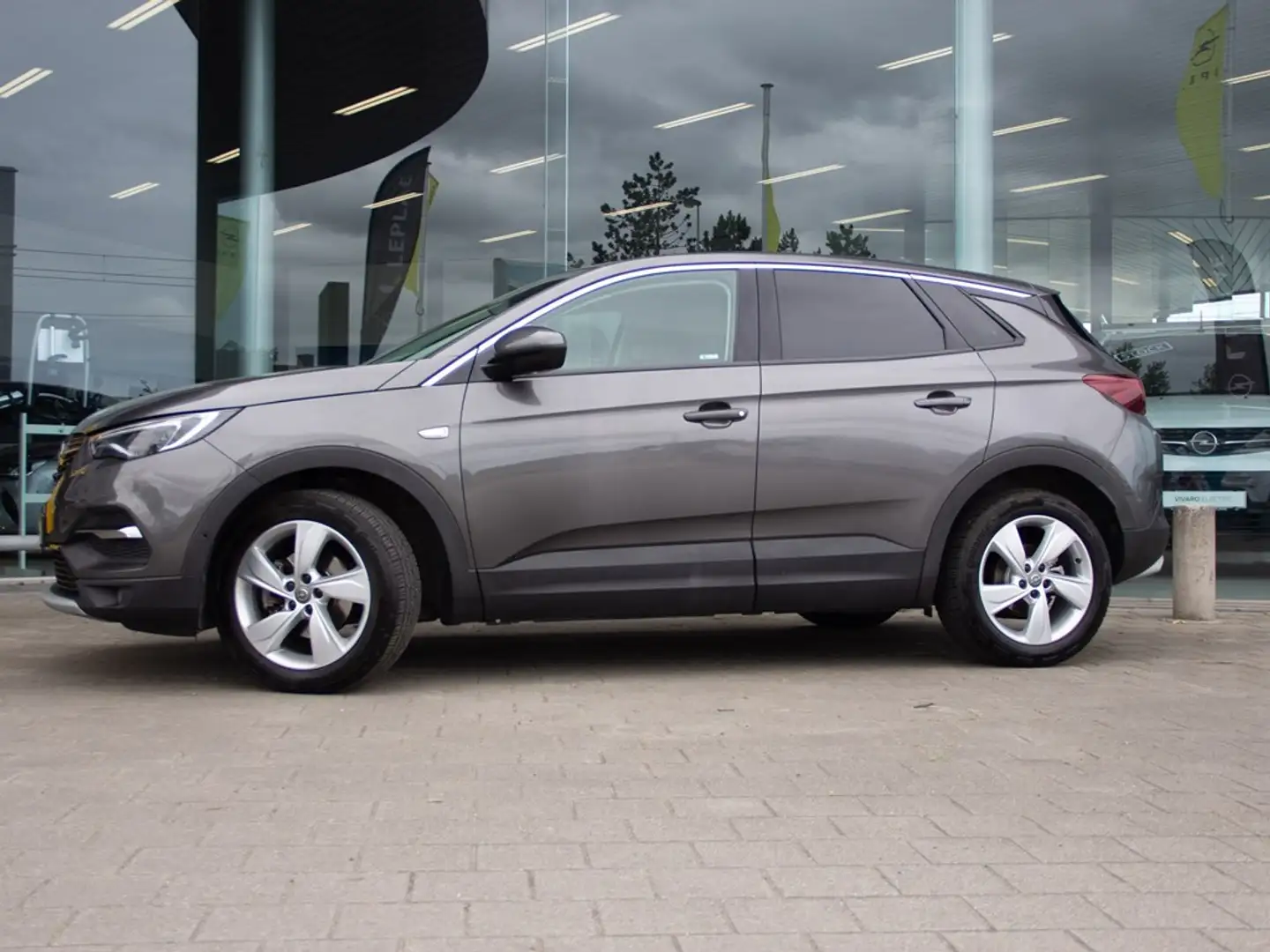 Opel Grandland X INNOVATION 1.2T AUTOMAAT |GPS|CAMERA|TREKHAAK|ELEK Gris - 2