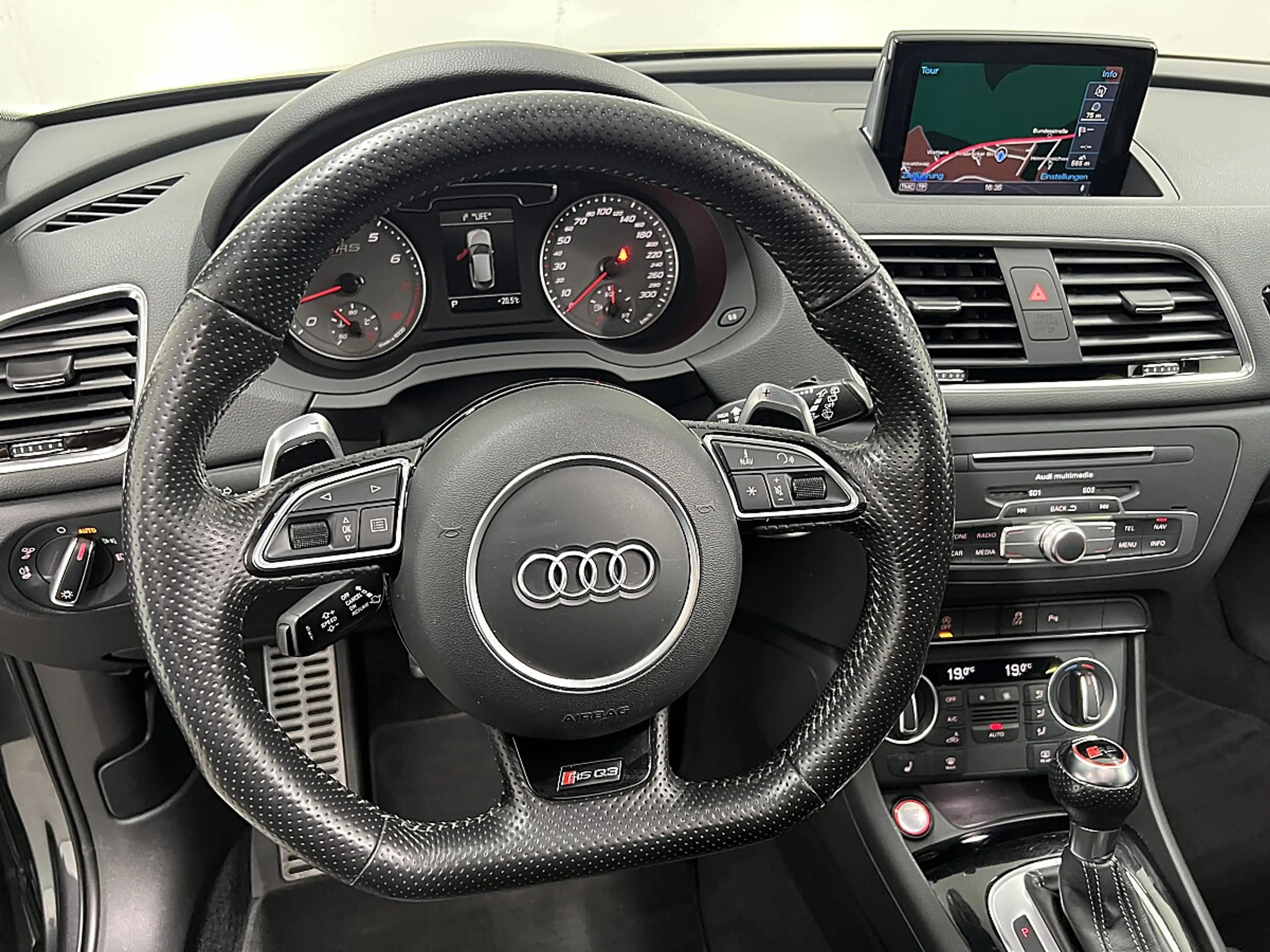 Audi RS Q3 2,5 TFSI quattro S-tronic, Pano, RS Sitze, AHK,... — photo 15