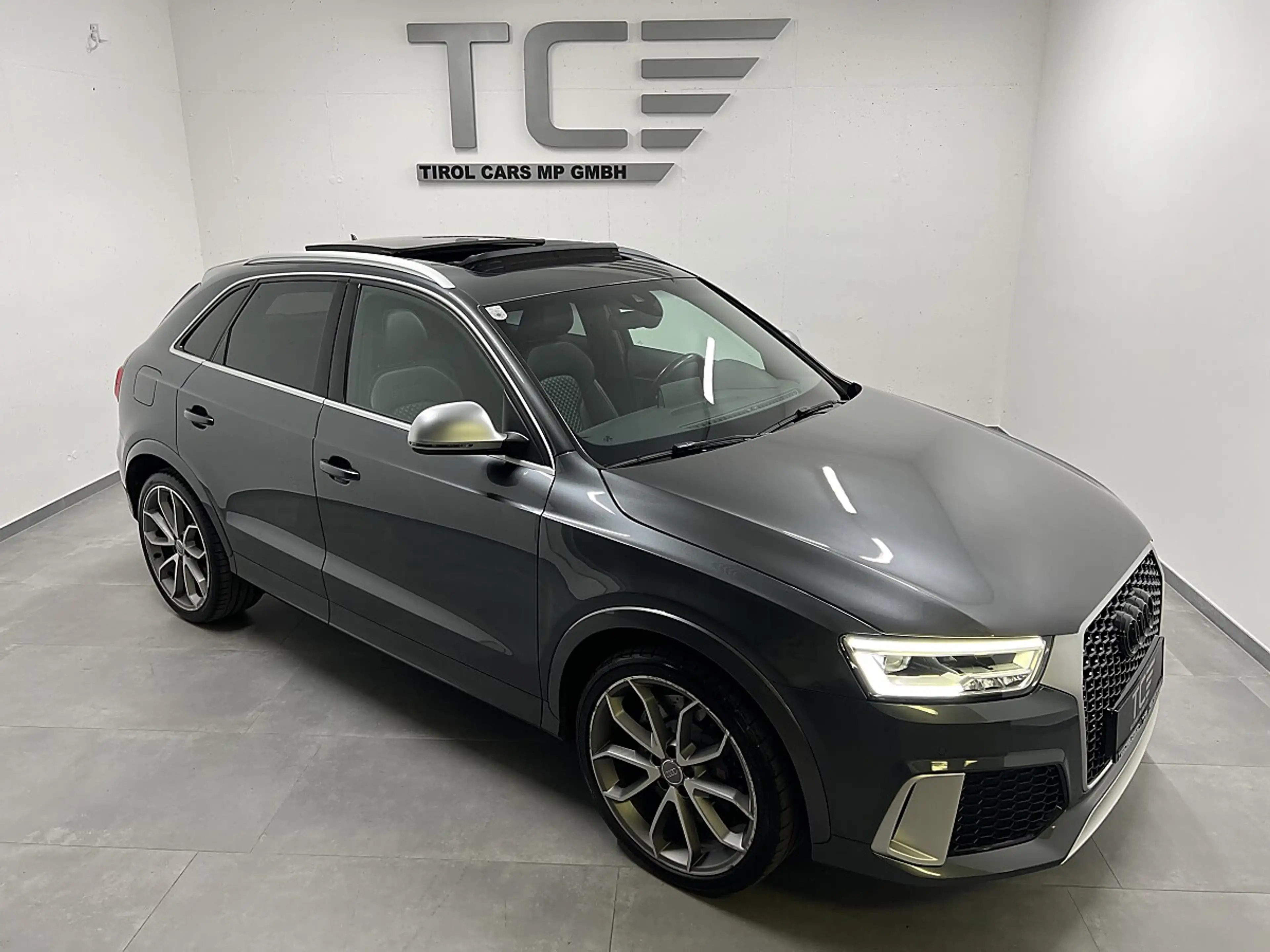 Audi RS Q3 2,5 TFSI quattro S-tronic, Pano, RS Sitze, AHK,...