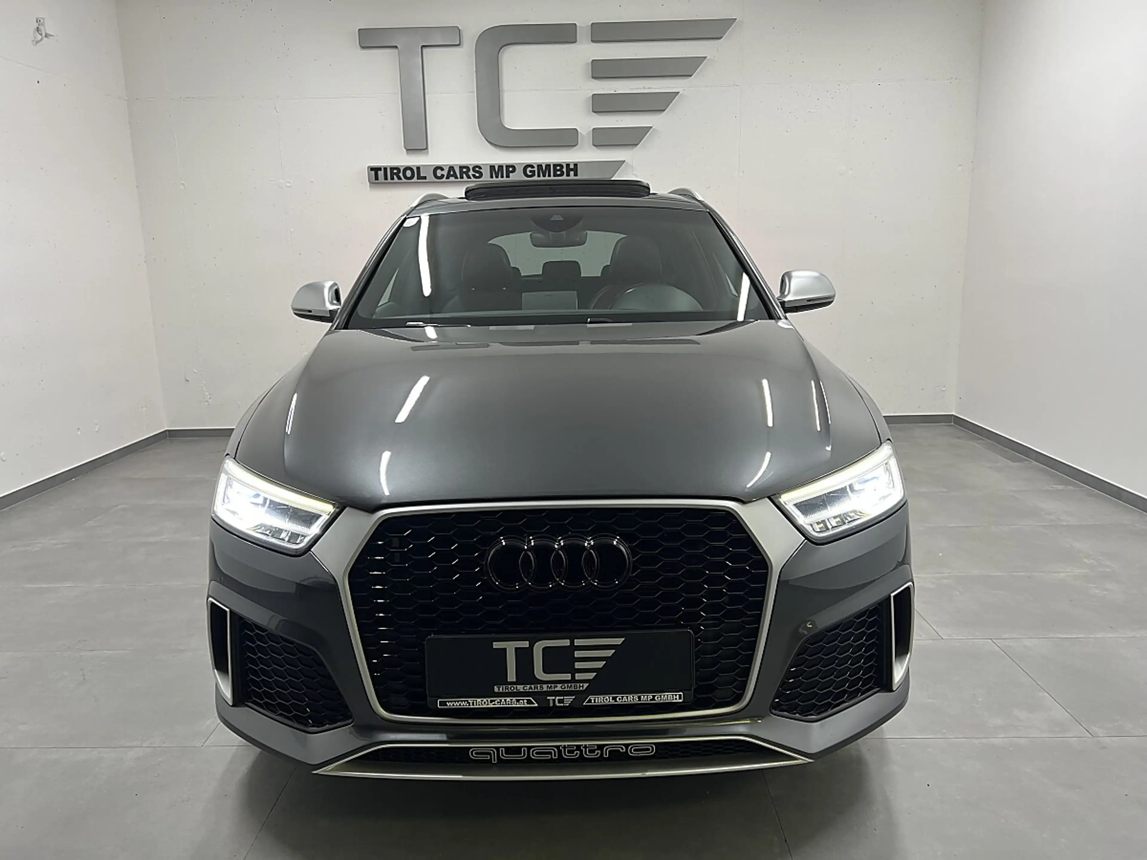 Audi RS Q3 2,5 TFSI quattro S-tronic, Pano, RS Sitze, AHK,... — photo 3
