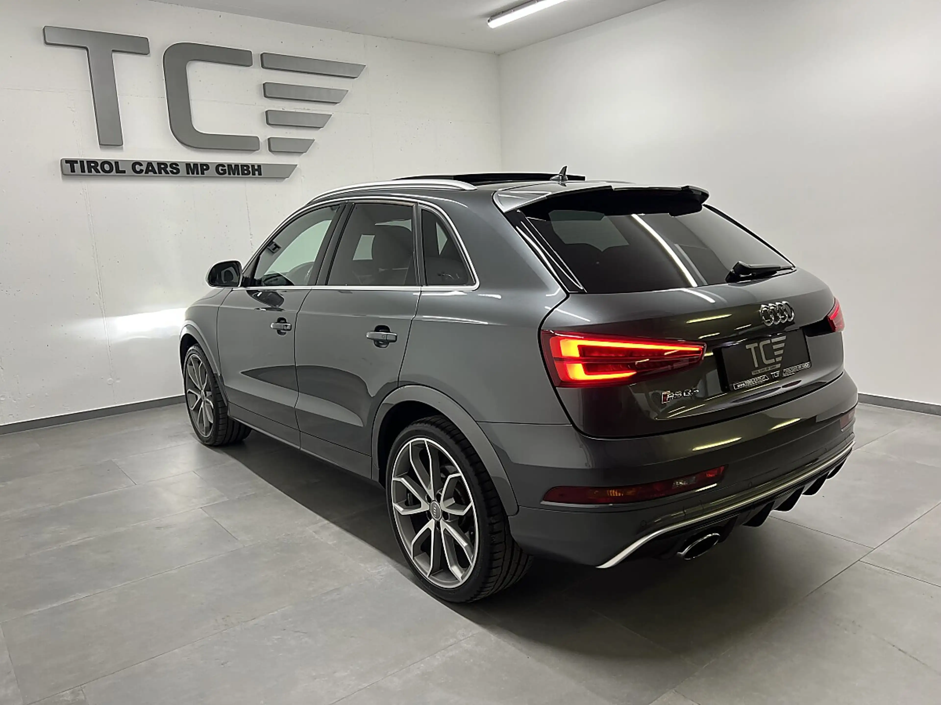 Audi RS Q3 2,5 TFSI quattro S-tronic, Pano, RS Sitze, AHK,... — photo 7