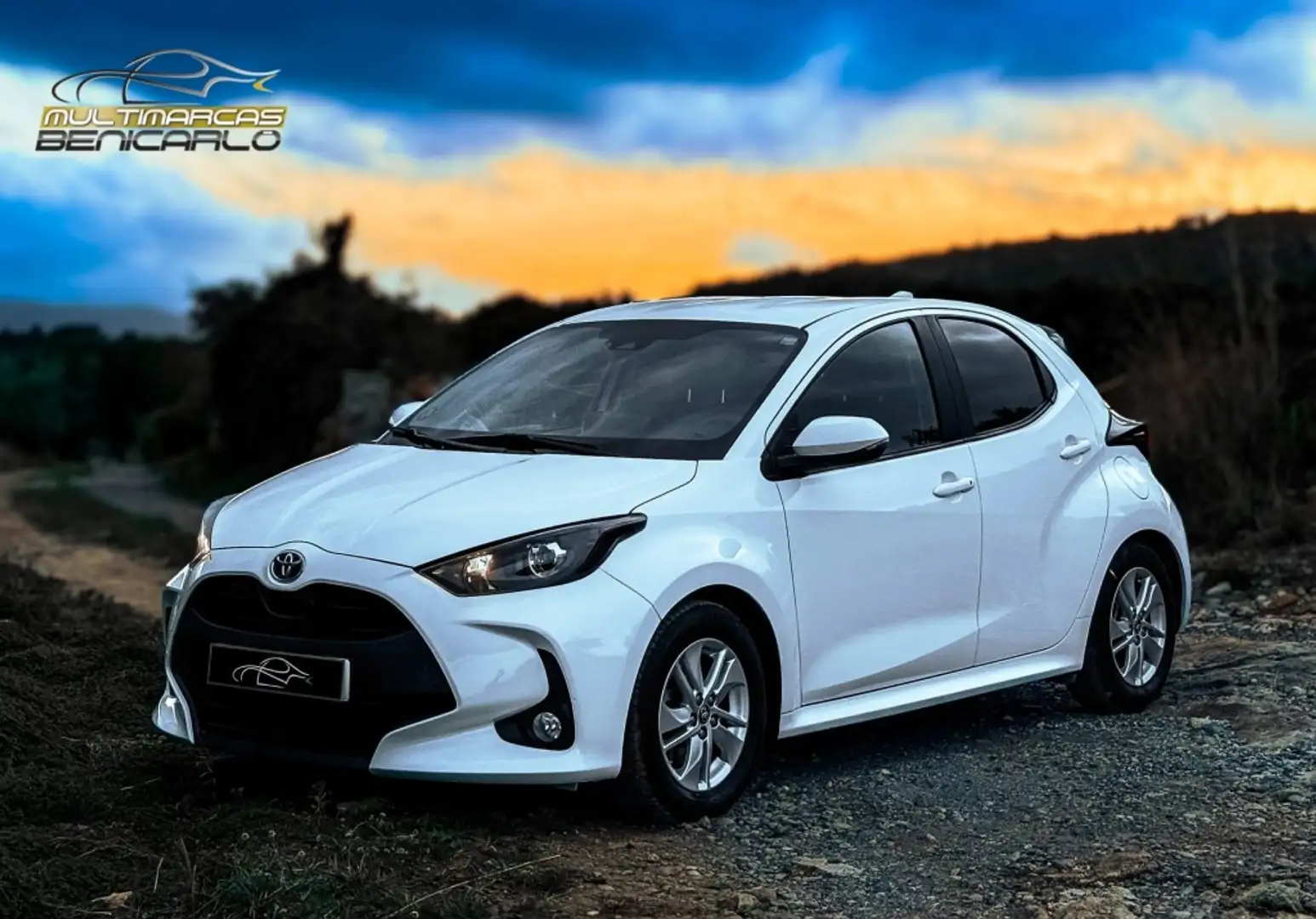 Toyota Yaris 120H 1.5 Business Plus Blanco - 1