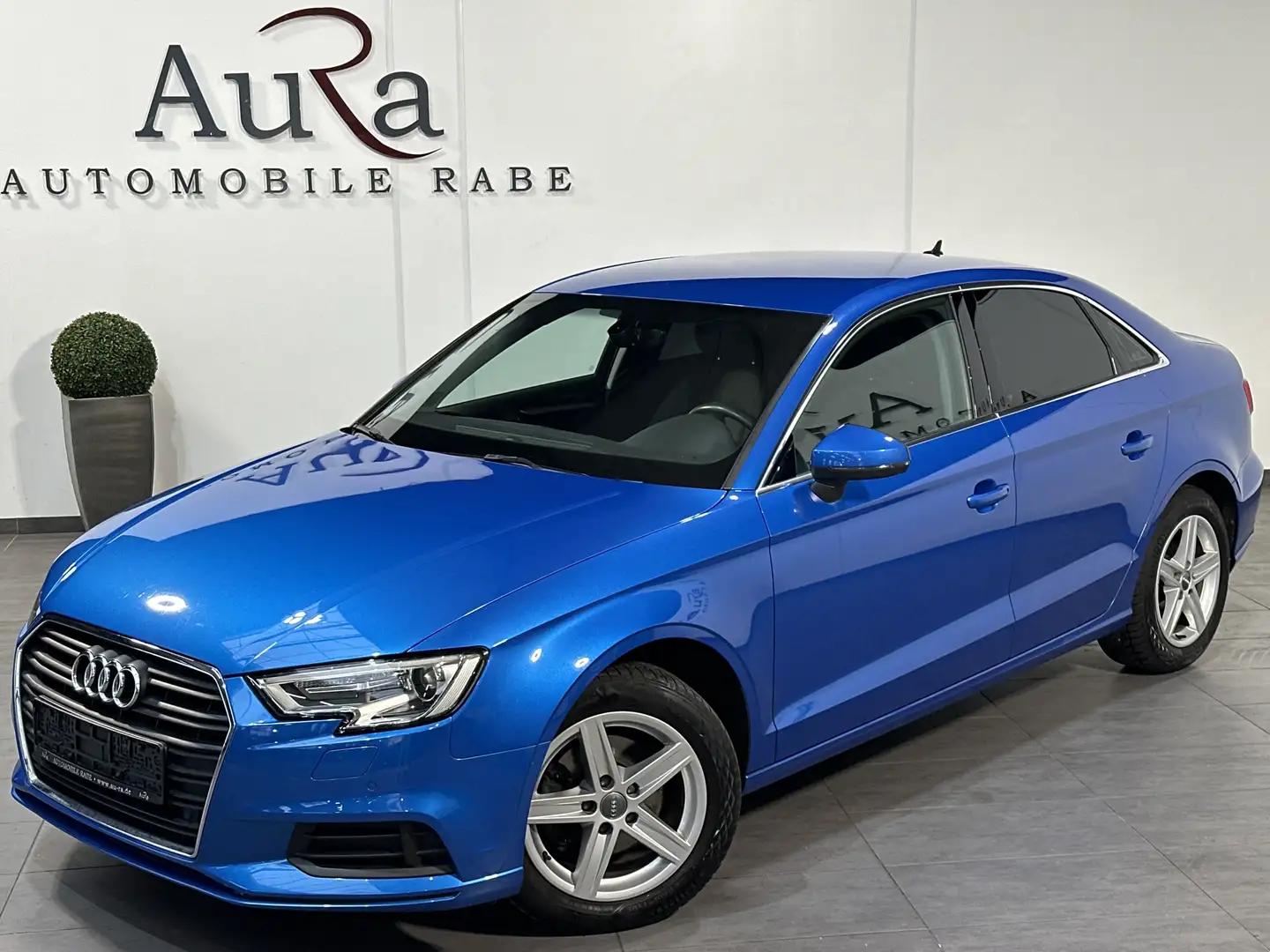 Audi A3 Limousine 35 TFSI Aut. NAV+XEN+SHZ+APS+TEMPO Albastru - 1