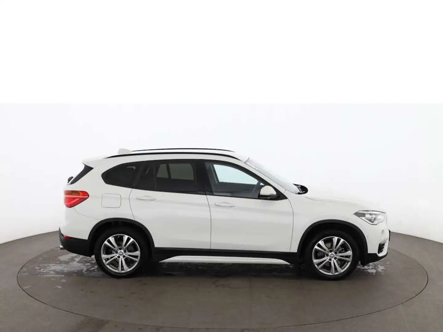 BMW X1 xDrive 18d Sport Line Aut LED AHK NAVI R-CAM Weiß - 2