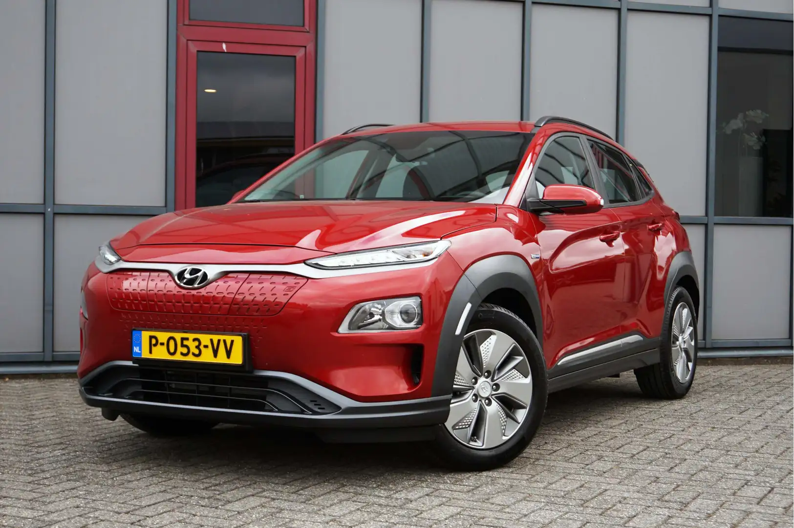 Hyundai KONA EV Comfort 39kWh SOH 97% Rood - 1