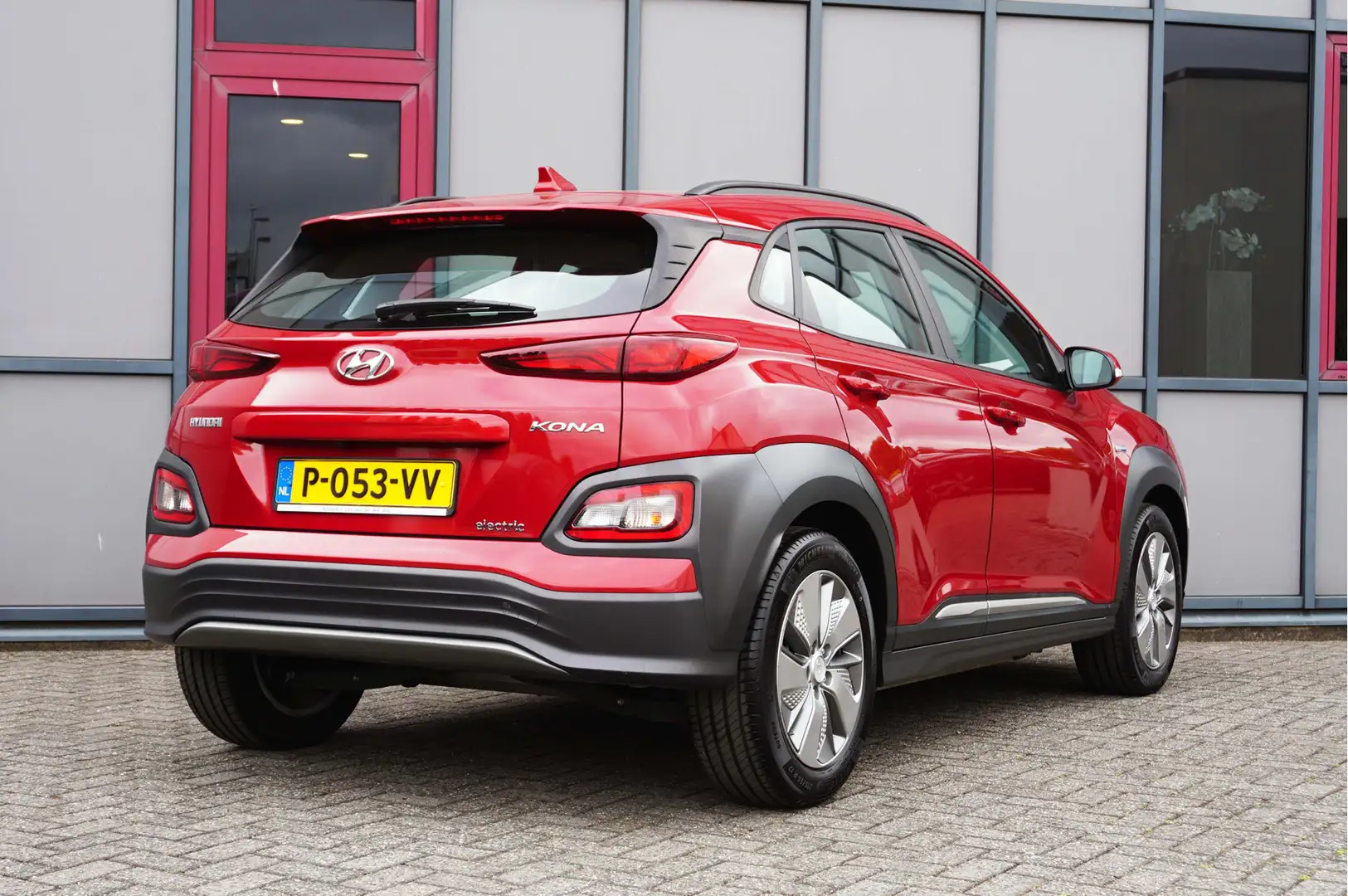 Hyundai KONA EV Comfort 39kWh SOH 97% Rood - 2
