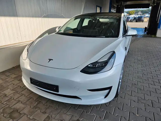Tesla Model 3 view 3