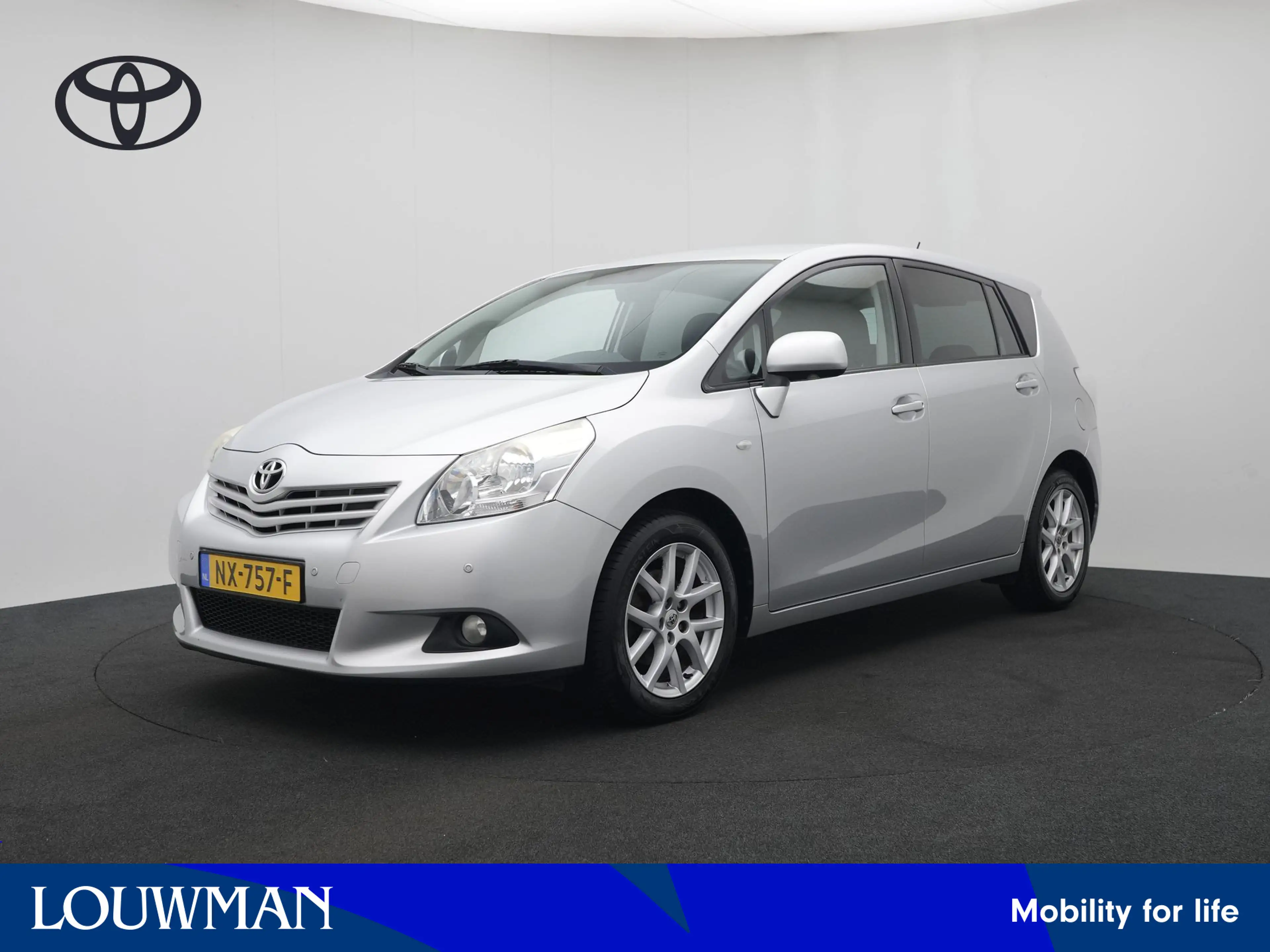 Toyota Verso 1.8 VVT-i Business Titanium 7p. | 7P | Navi | Trek