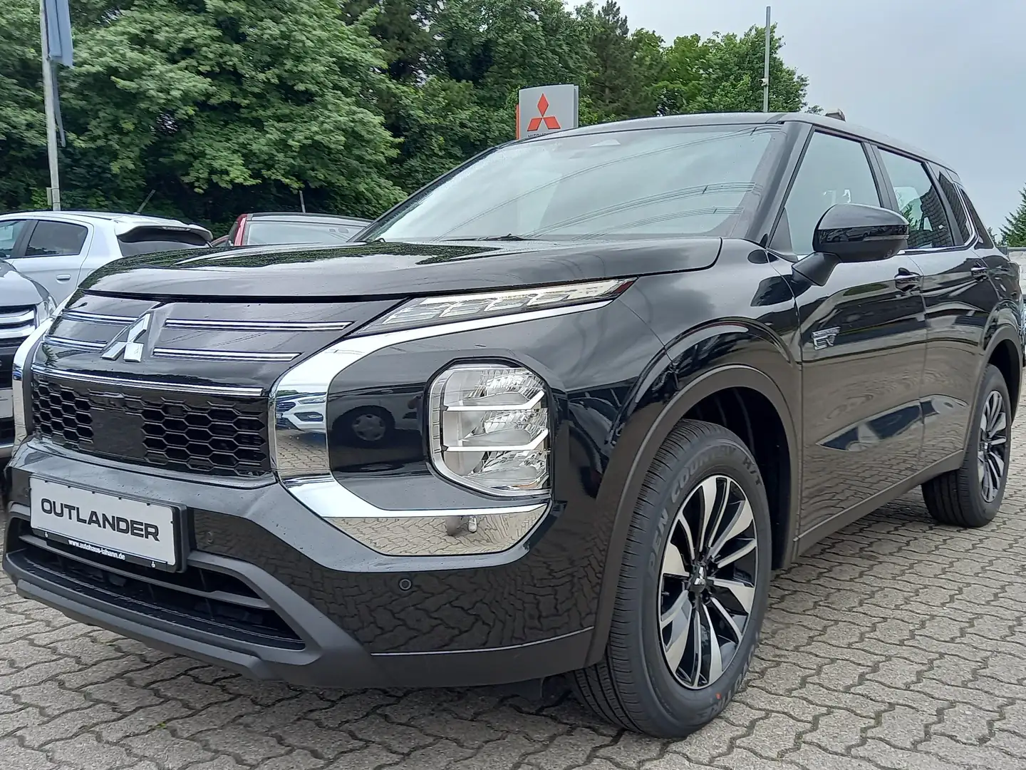 Mitsubishi Outlander 2.4 4WD Plug-In Hybrid Basis Schwarz - 1